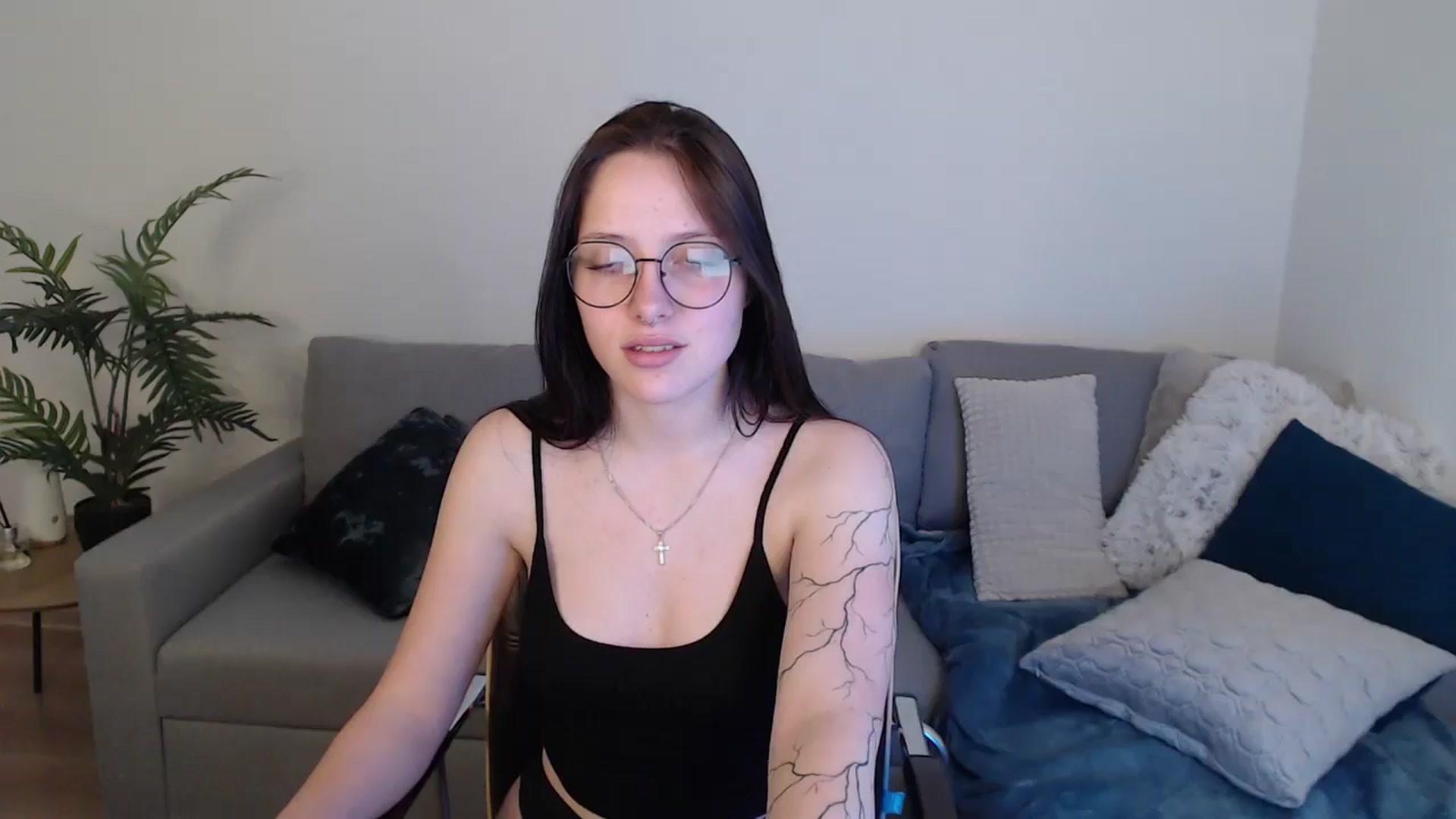 Gallery image thumbnail from SerenaSantos's myfreecams stream on, 05/18/2024, 12:32 image 18 of 20