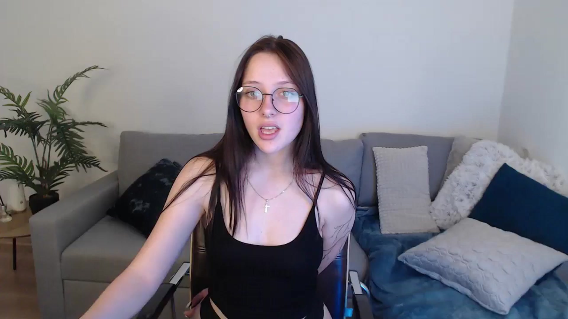 Gallery image thumbnail from SerenaSantos's myfreecams stream on, 05/18/2024, 12:32 image 3 of 20