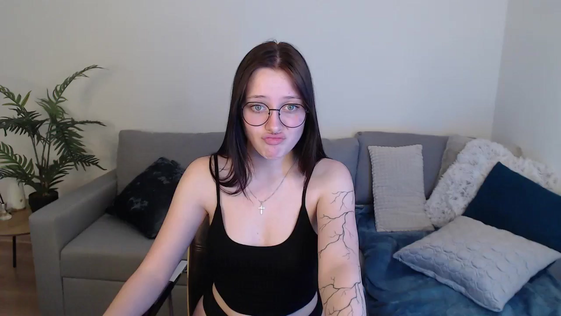 Gallery image thumbnail from SerenaSantos's myfreecams stream on, 05/18/2024, 12:32 image 1 of 20