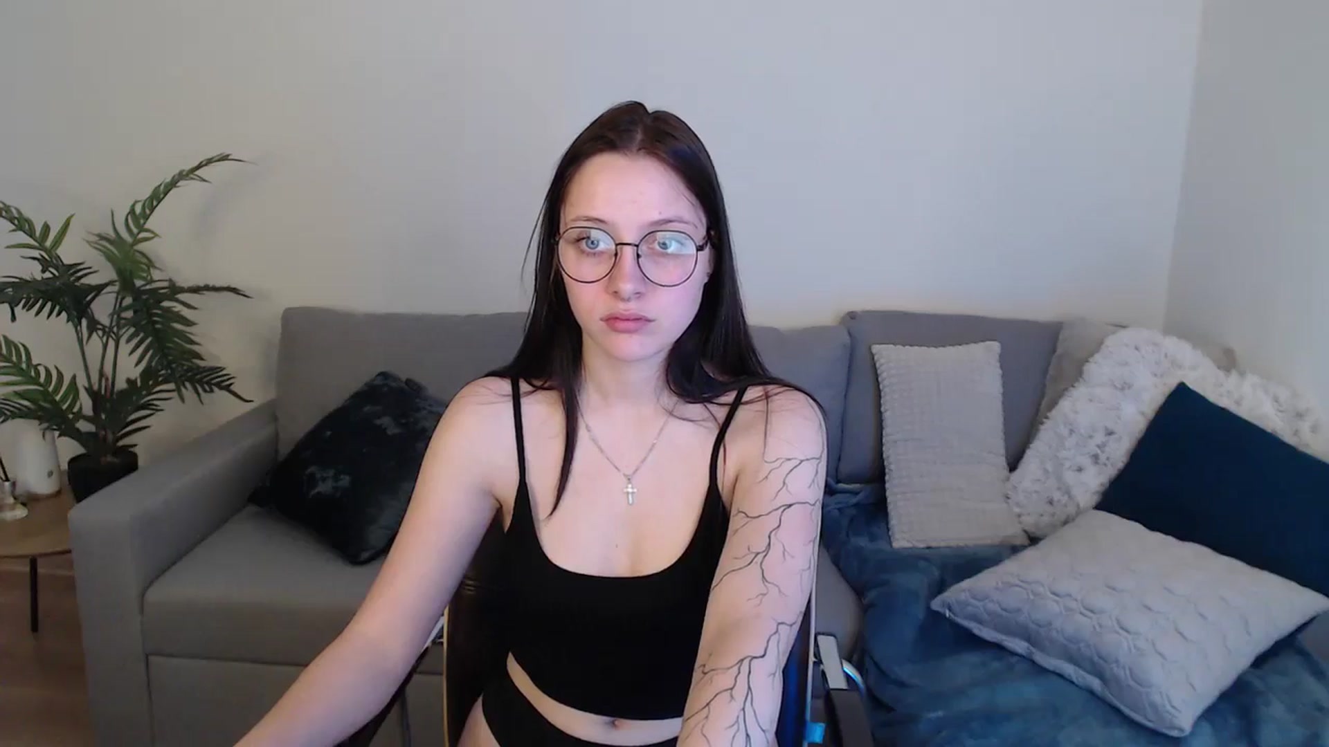 Gallery image thumbnail from SerenaSantos's myfreecams stream on, 05/18/2024, 12:32 image 15 of 20