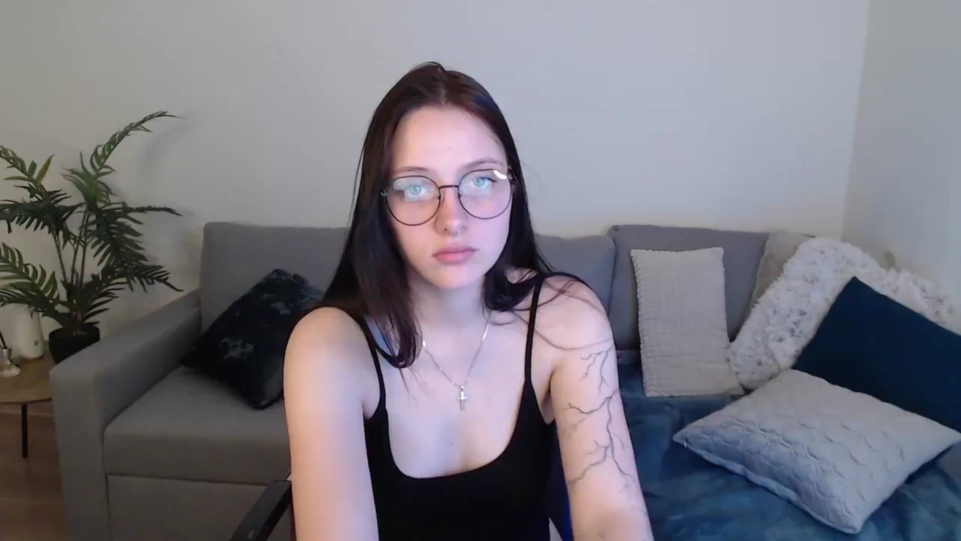 Gallery image thumbnail from SerenaSantos's myfreecams stream on, 05/18/2024, 12:32 image 12 of 20