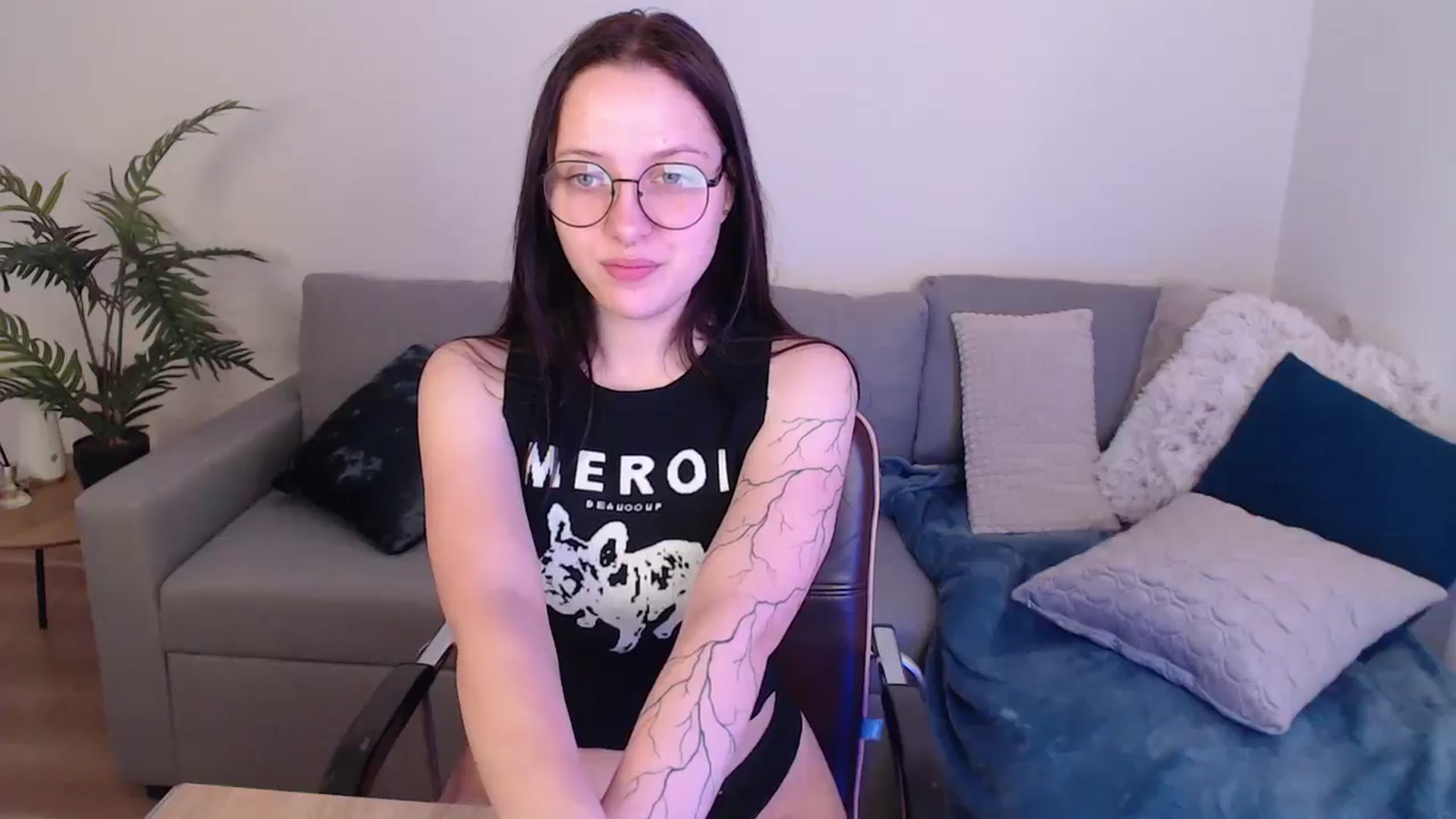 Gallery image thumbnail from SerenaSantos's myfreecams stream on, 05/19/2024, 08:38 image 17 of 20
