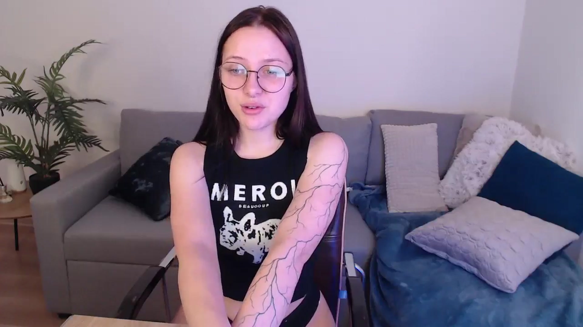 Gallery image thumbnail from SerenaSantos's myfreecams stream on, 05/19/2024, 08:38 image 4 of 20