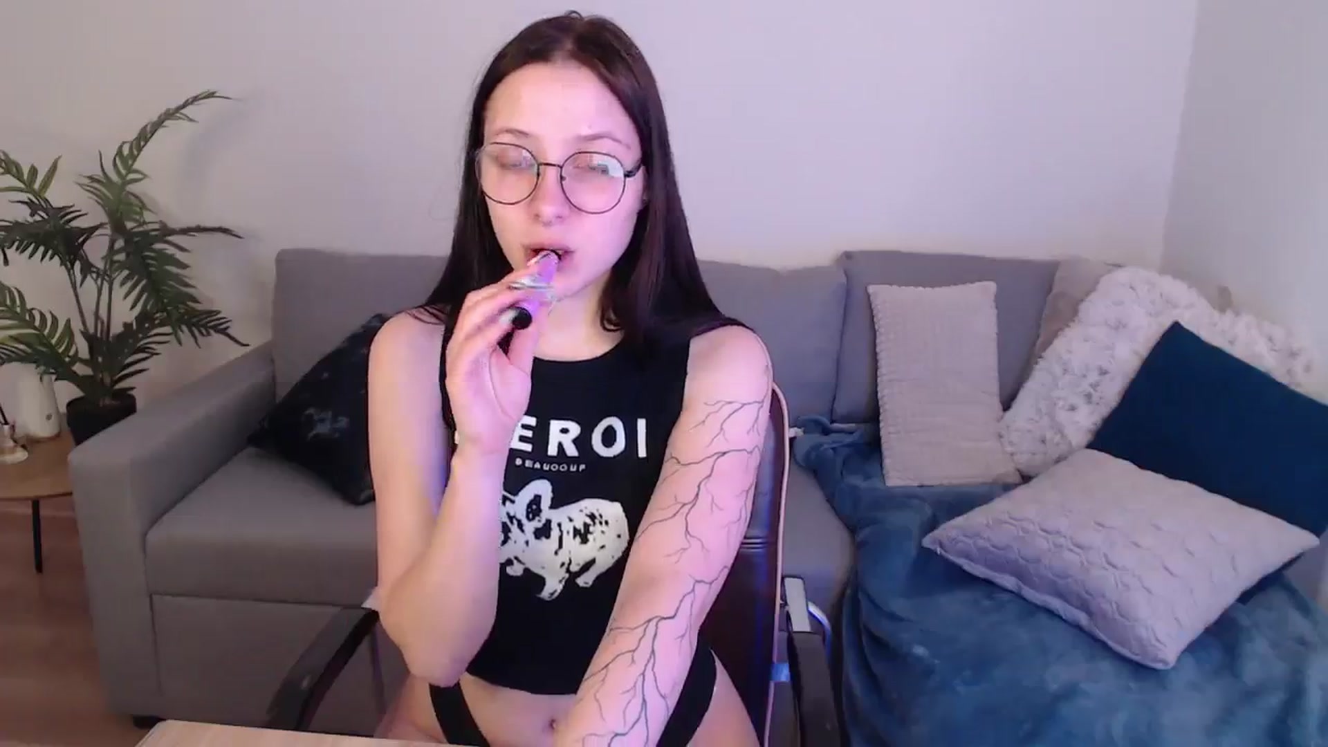 Gallery image thumbnail from SerenaSantos's myfreecams stream on, 05/19/2024, 08:38 image 5 of 20