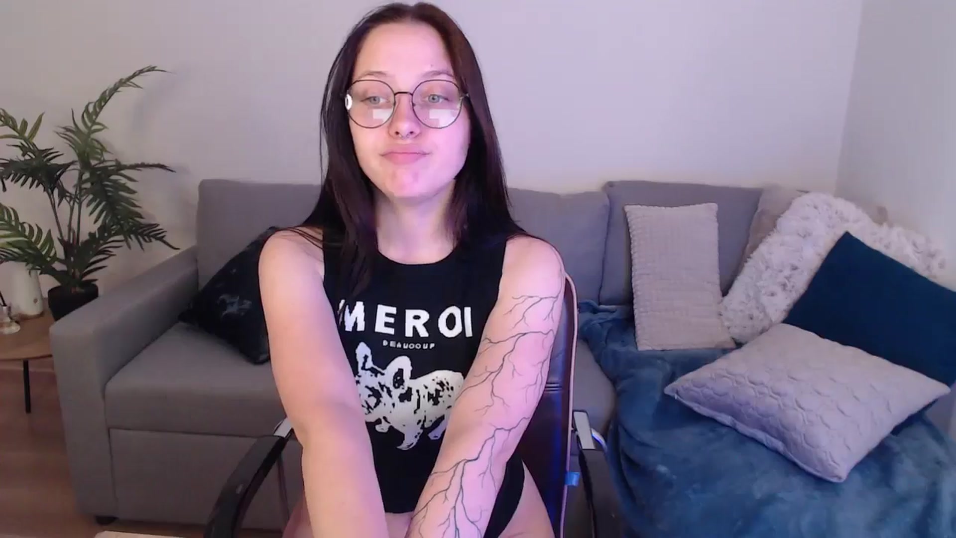 Gallery image thumbnail from SerenaSantos's myfreecams stream on, 05/19/2024, 08:38 image 14 of 20