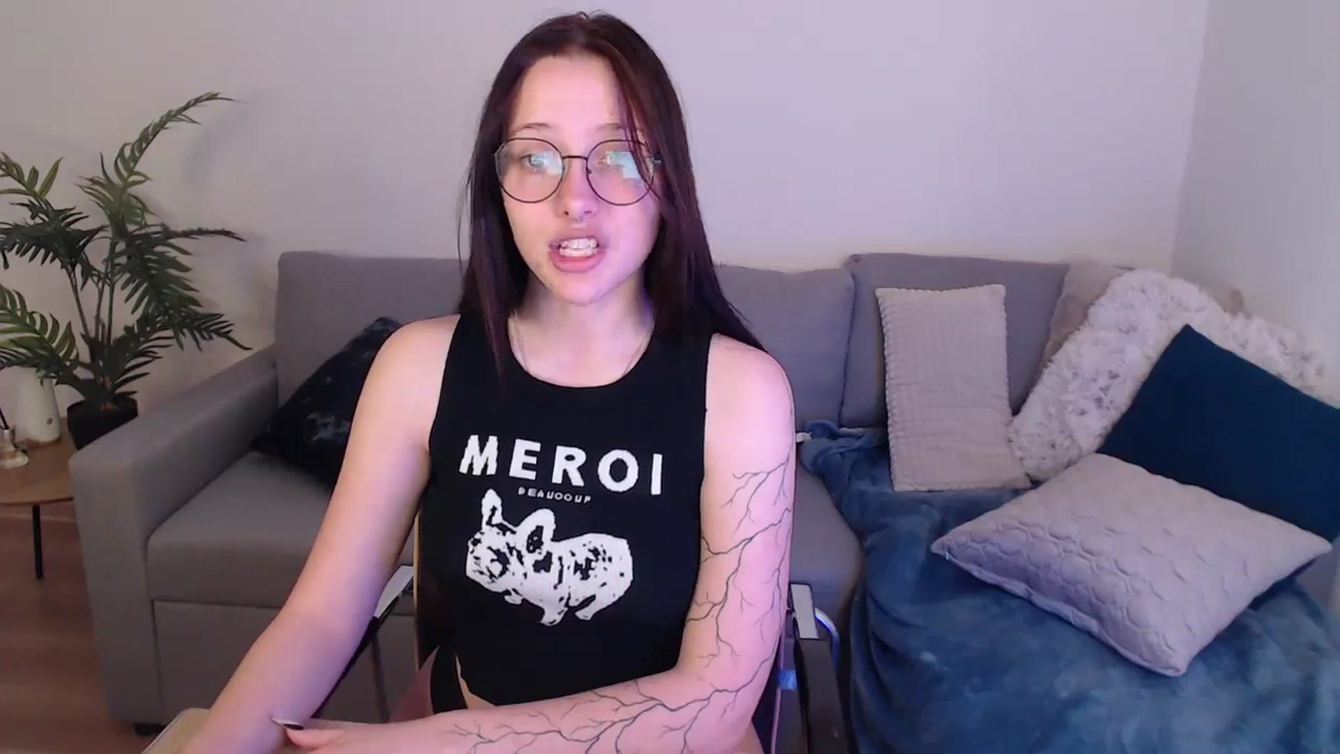 Gallery image thumbnail from SerenaSantos's myfreecams stream on, 05/19/2024, 08:38 image 13 of 20