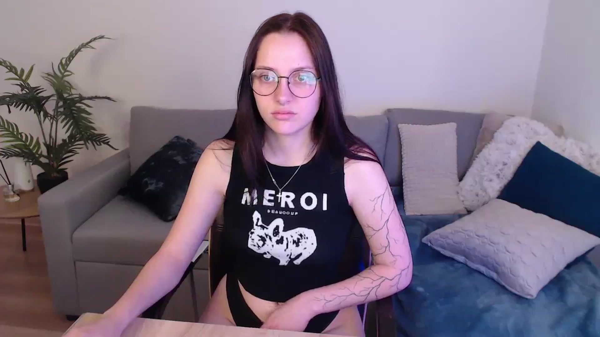 Gallery image thumbnail from SerenaSantos's myfreecams stream on, 05/19/2024, 09:22 image 14 of 20