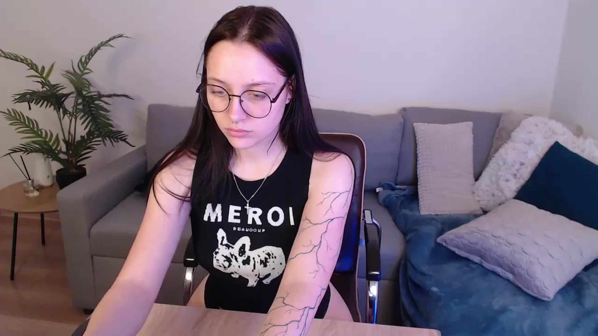 Gallery image thumbnail from SerenaSantos's myfreecams stream on, 05/19/2024, 13:26 image 17 of 20