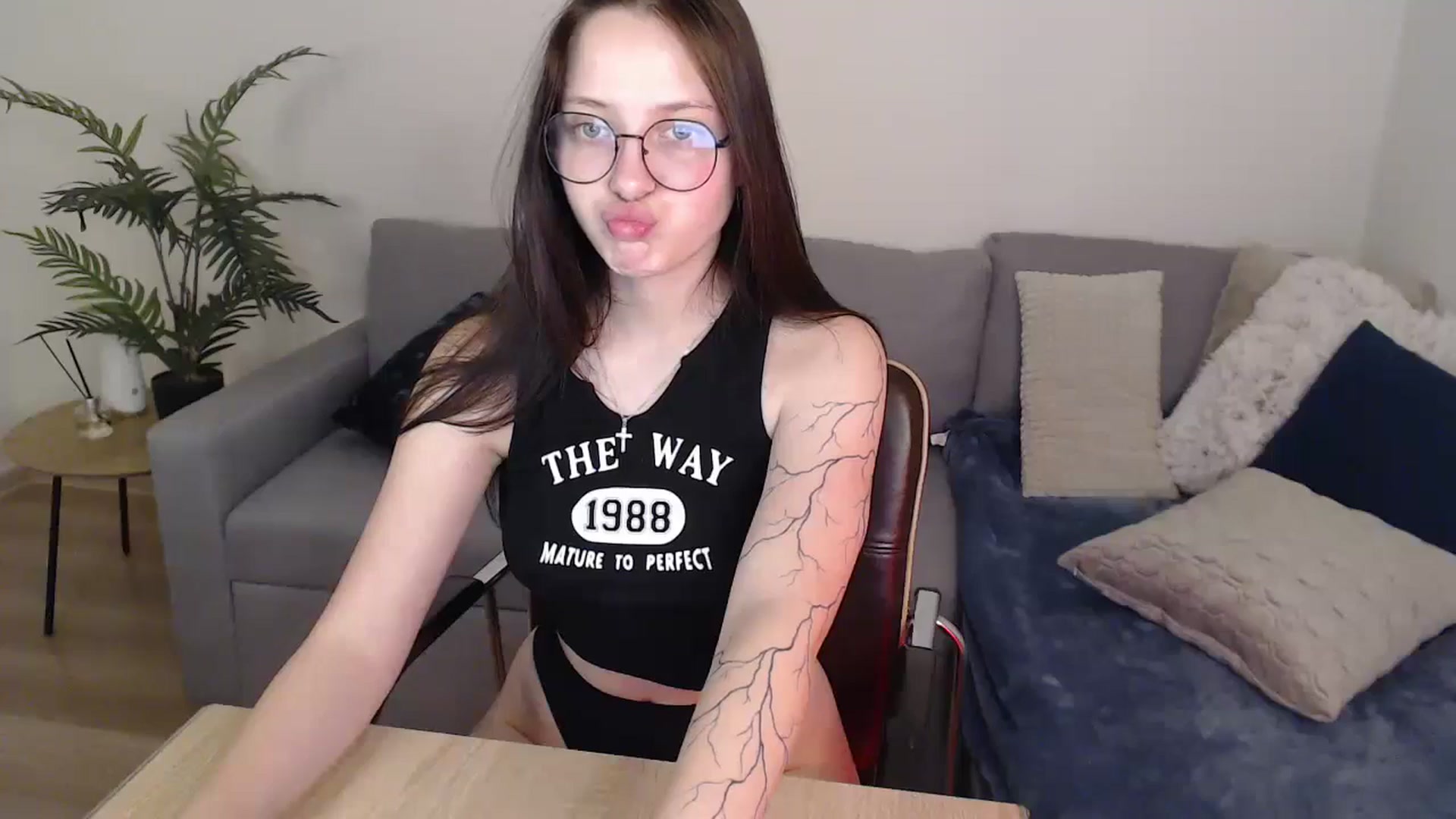 Gallery image thumbnail from SerenaSantos's myfreecams stream on, 05/22/2024, 09:39 image 10 of 20