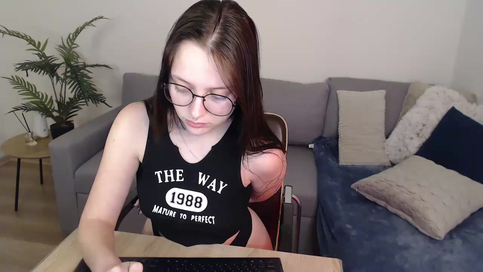 Gallery image thumbnail from SerenaSantos's myfreecams stream on, 05/22/2024, 11:17 image 14 of 20