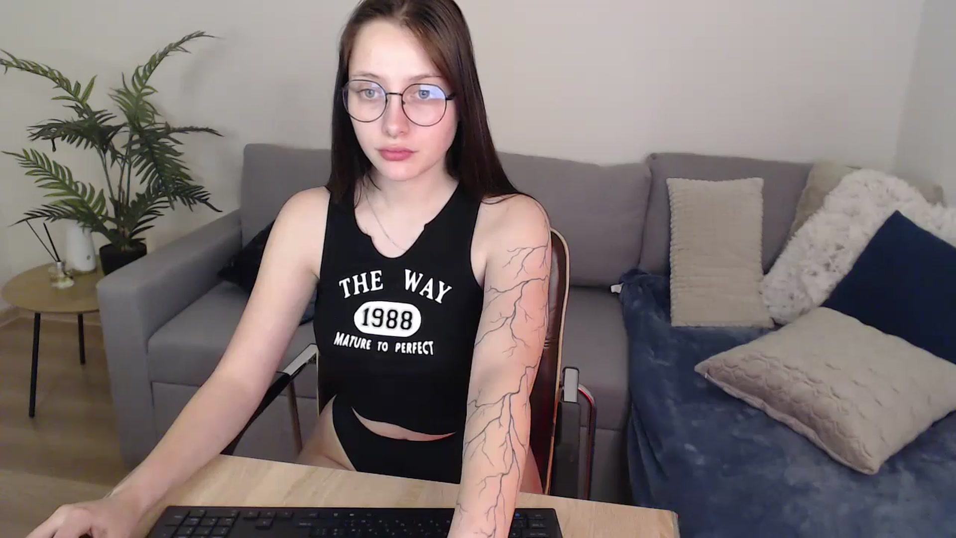 Gallery image thumbnail from SerenaSantos's myfreecams stream on, 05/22/2024, 11:17 image 13 of 20