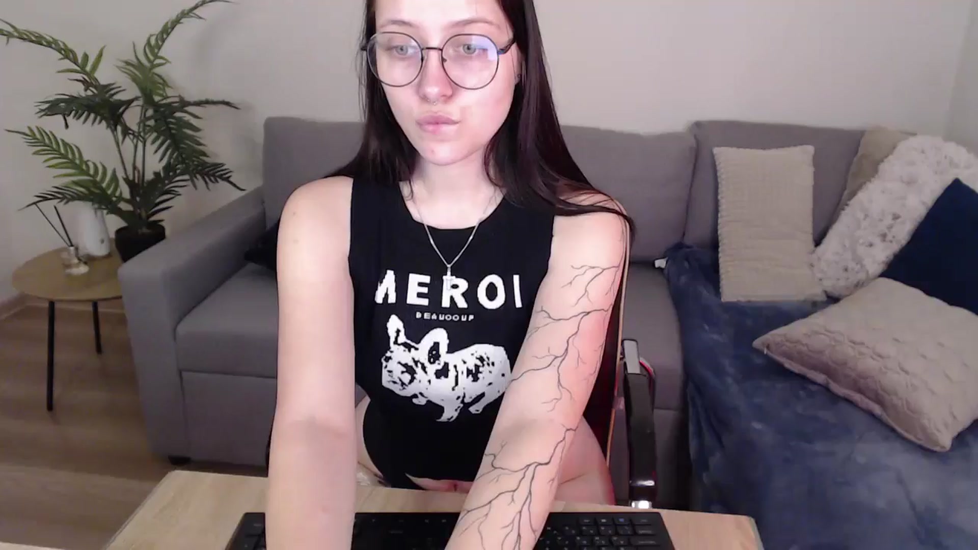 Gallery image thumbnail from SerenaSantos's myfreecams stream on, 05/24/2024, 09:19 image 14 of 20