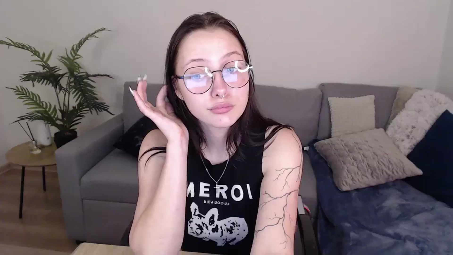 Gallery image thumbnail from SerenaSantos's myfreecams stream on, 05/24/2024, 12:17 image 17 of 20