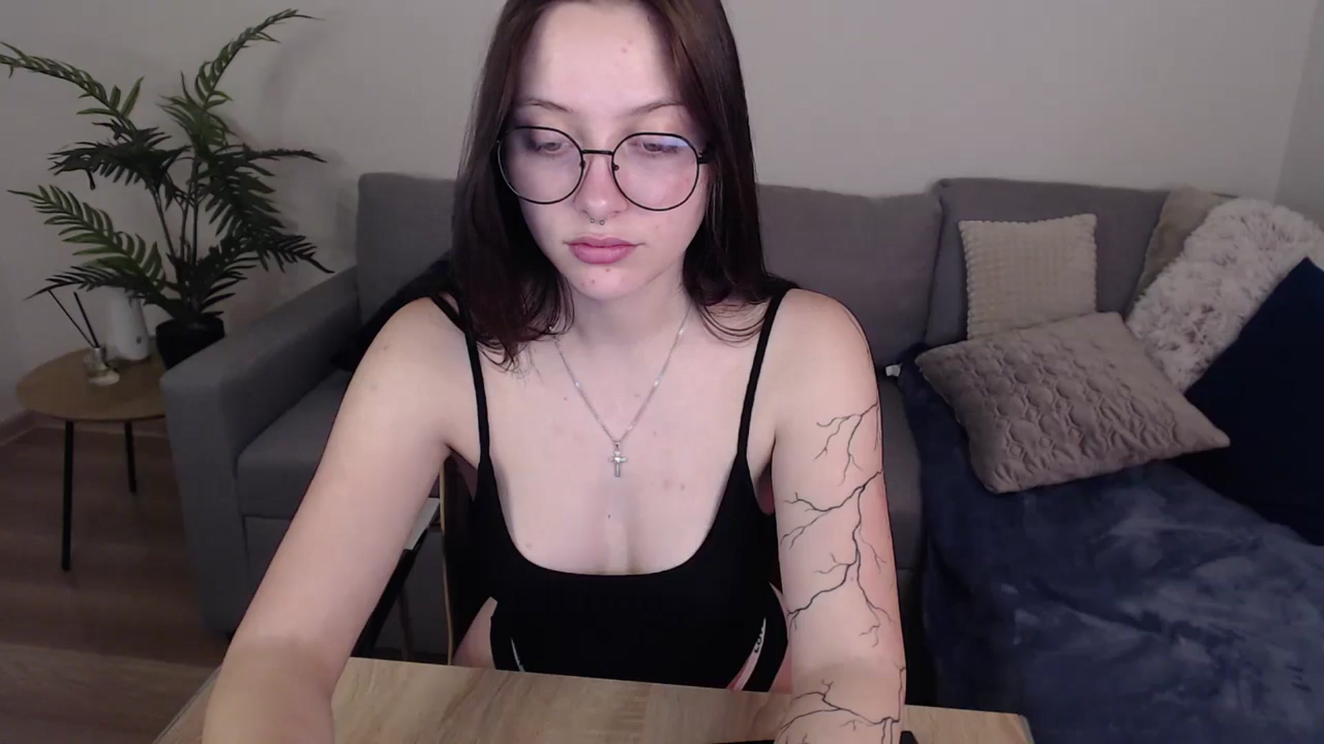 Gallery image thumbnail from SerenaSantos's myfreecams stream on, 05/25/2024, 08:58 image 6 of 20