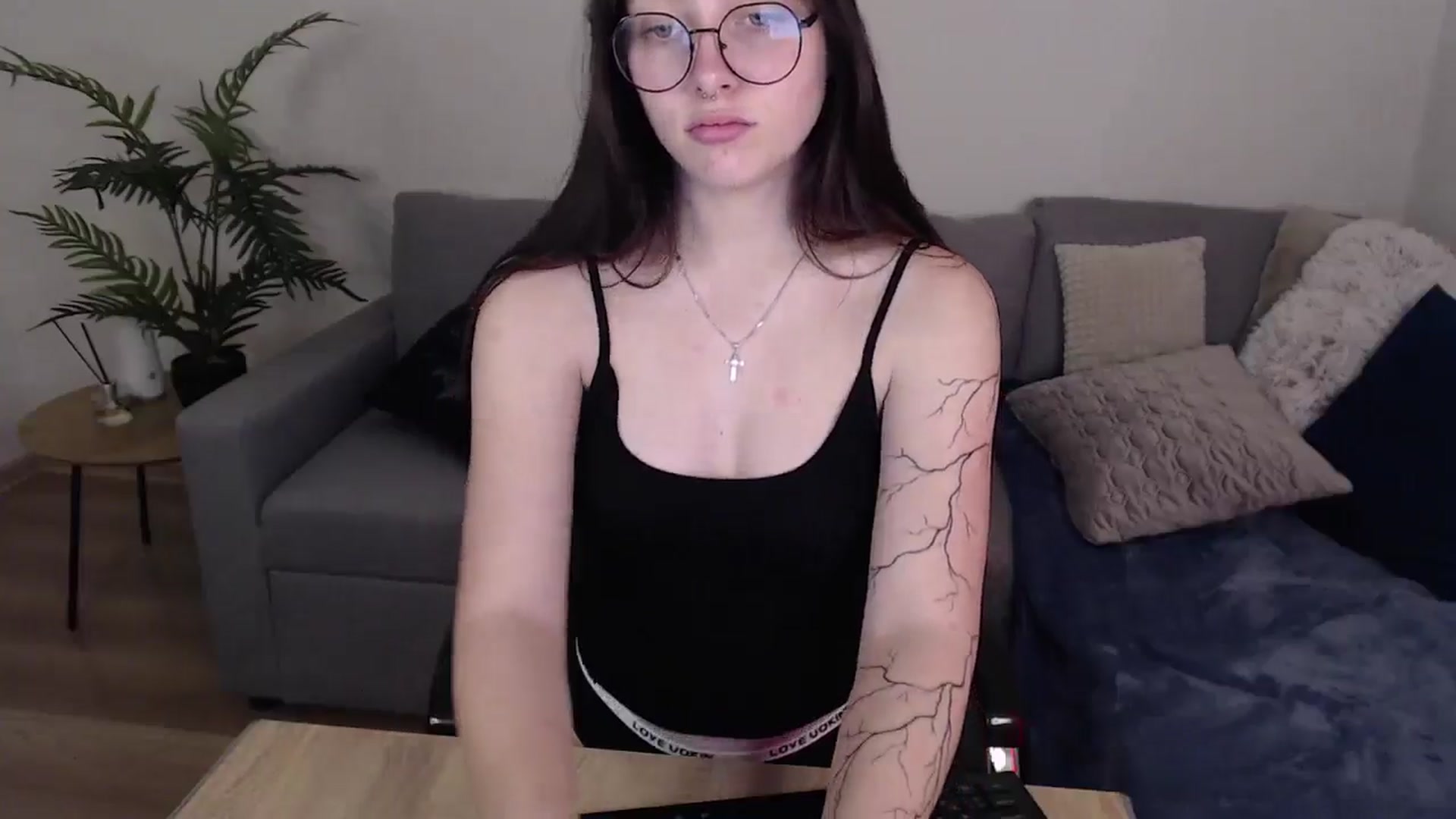 Gallery image thumbnail from SerenaSantos's myfreecams stream on, 05/25/2024, 09:58 image 12 of 20