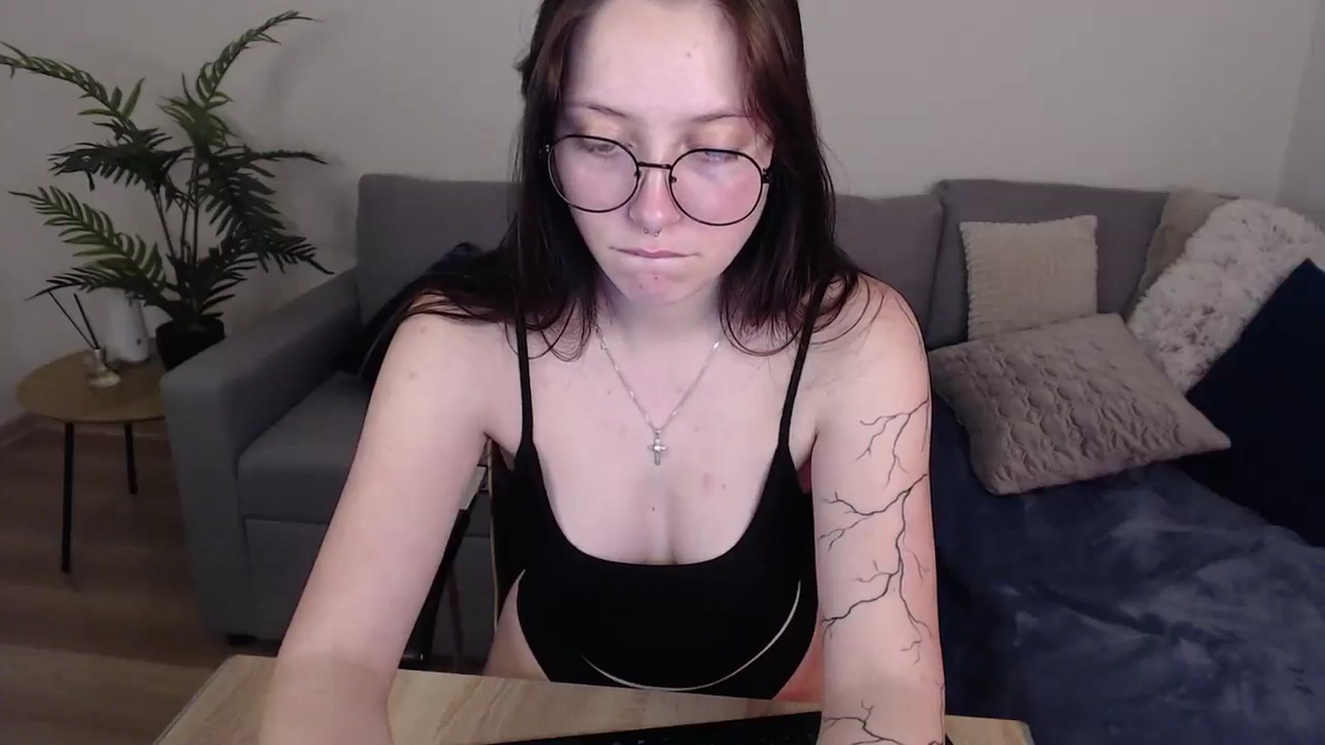 Gallery image thumbnail from SerenaSantos's myfreecams stream on, 05/25/2024, 09:58 image 11 of 20