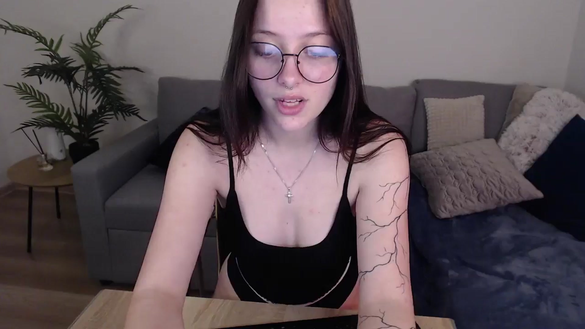 Gallery image thumbnail from SerenaSantos's myfreecams stream on, 05/25/2024, 09:58 image 10 of 20