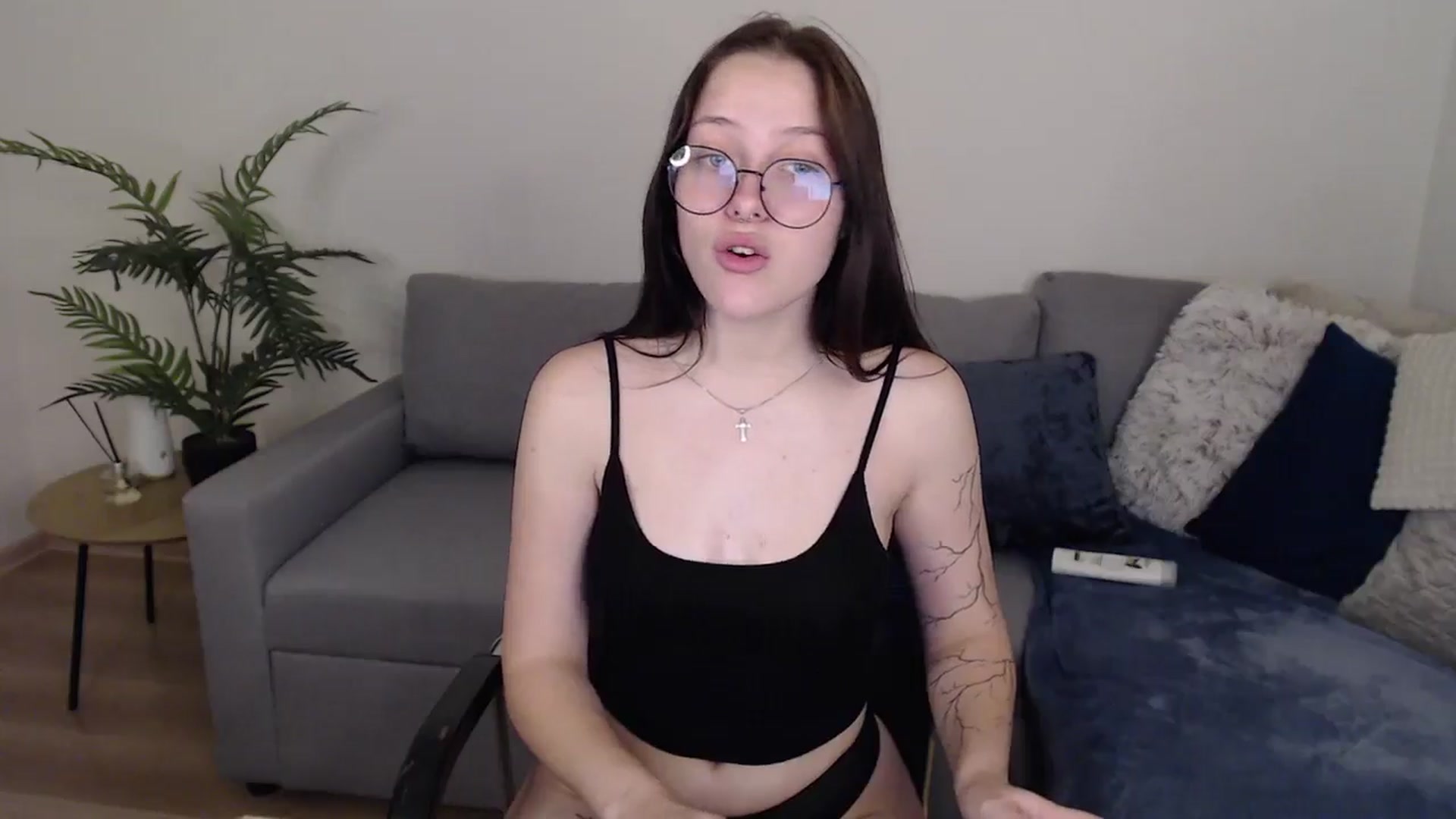 Gallery image thumbnail from SerenaSantos's myfreecams stream on, 06/03/2024, 13:27 image 9 of 20