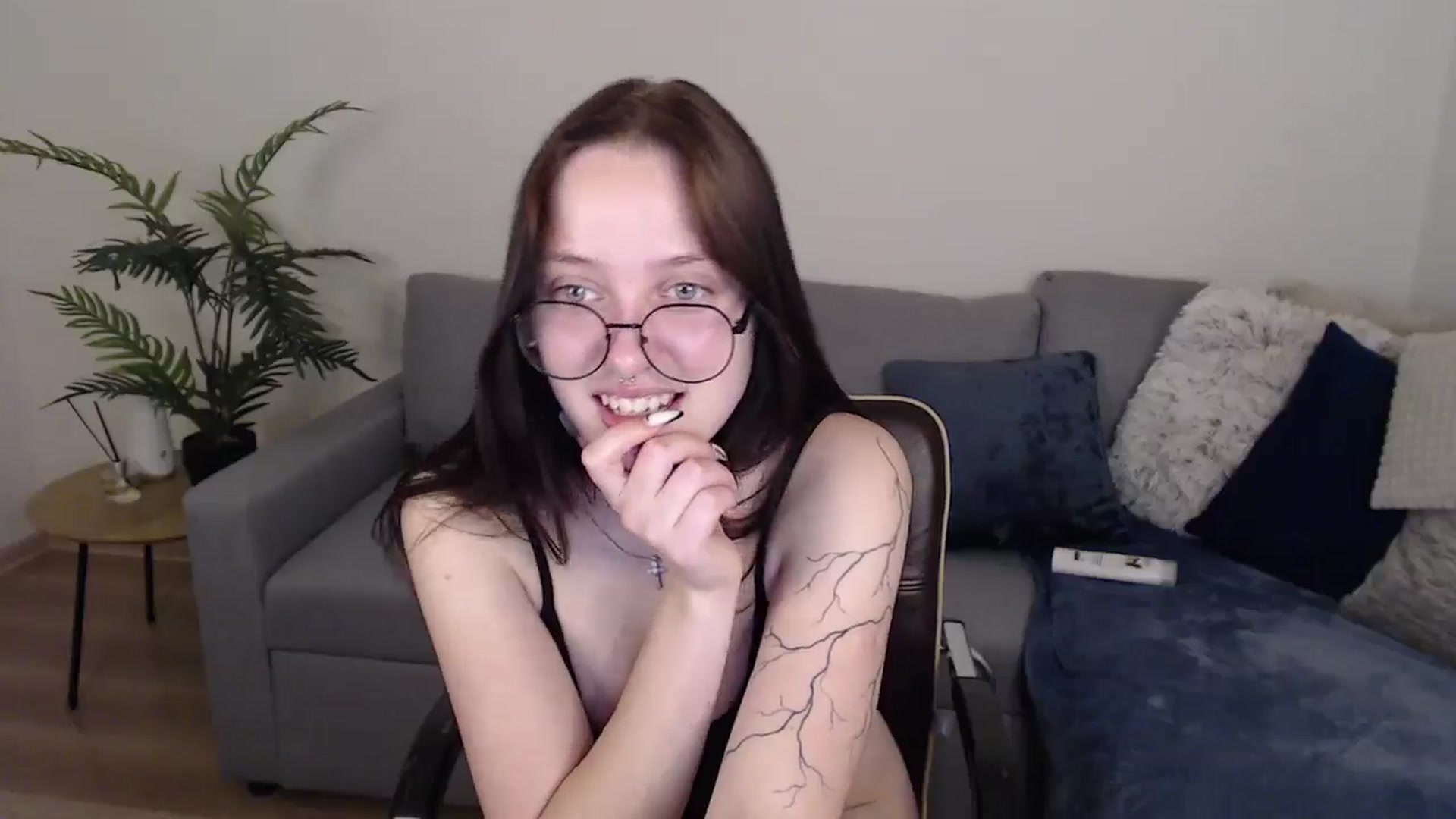 Gallery image thumbnail from SerenaSantos's myfreecams stream on, 06/03/2024, 13:27 image 17 of 20