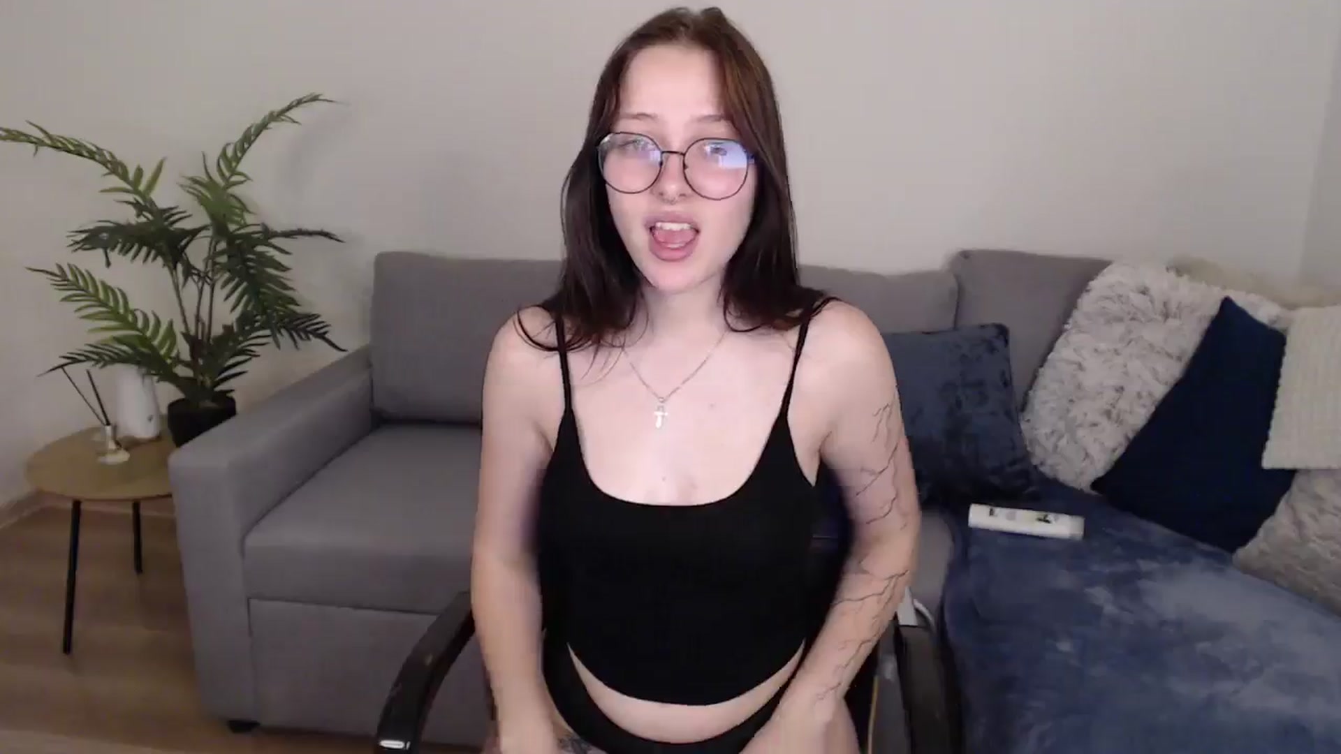 Gallery image thumbnail from SerenaSantos's myfreecams stream on, 06/03/2024, 13:57 image 4 of 20