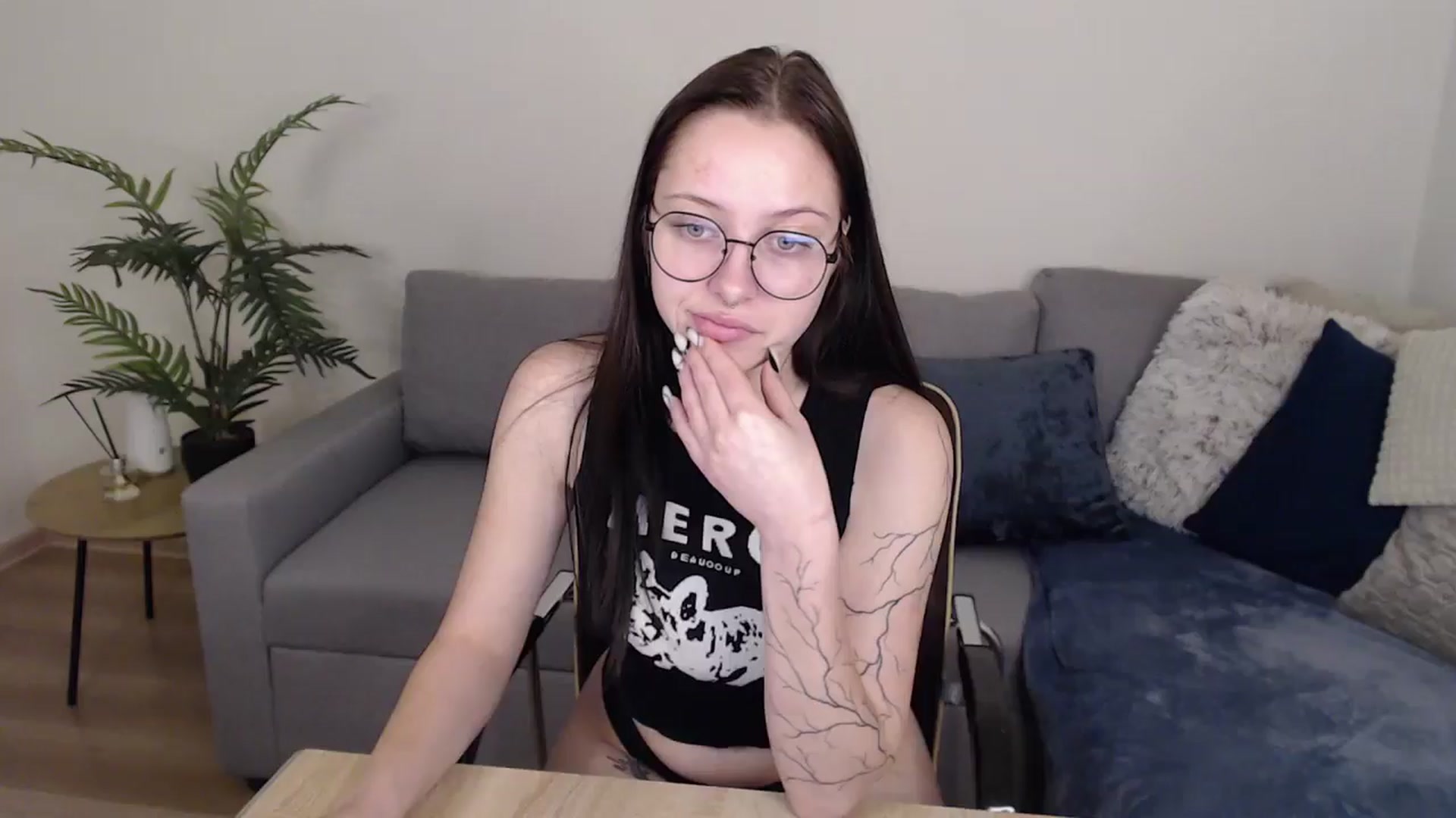 Gallery image thumbnail from SerenaSantos's myfreecams stream on, 06/04/2024, 09:21 image 1 of 20
