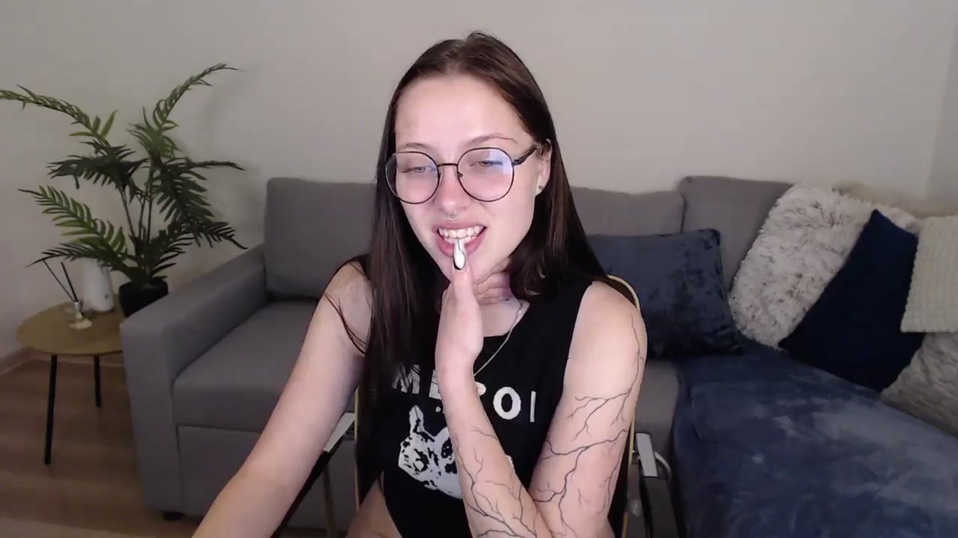 Gallery image thumbnail from SerenaSantos's myfreecams stream on, 06/04/2024, 13:49 image 9 of 20