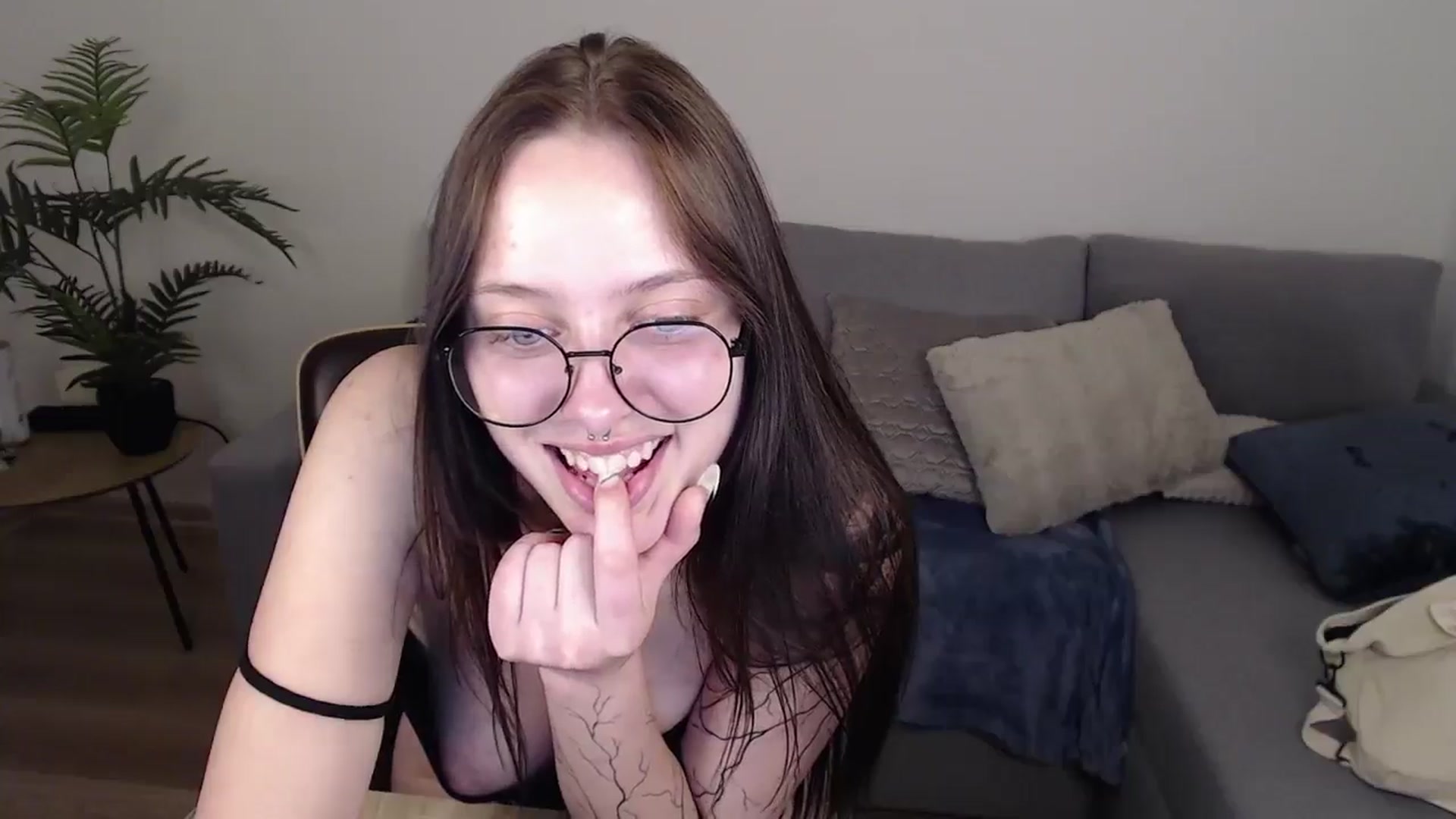 Gallery image thumbnail from SerenaSantos's myfreecams stream on, 06/07/2024, 11:33 image 8 of 20