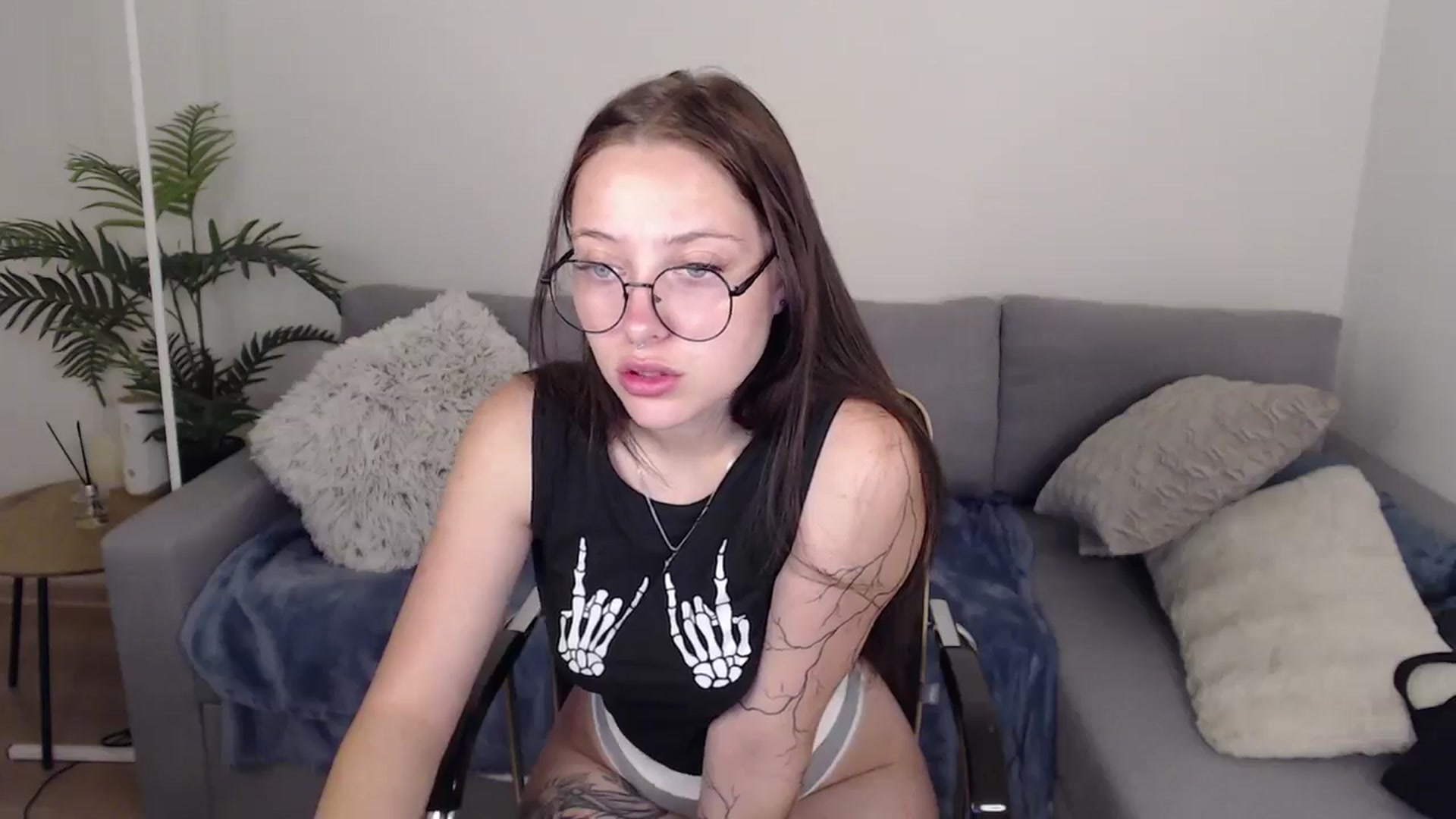 Gallery image thumbnail from SerenaSantos's myfreecams stream on, 06/26/2024, 08:37 image 3 of 20