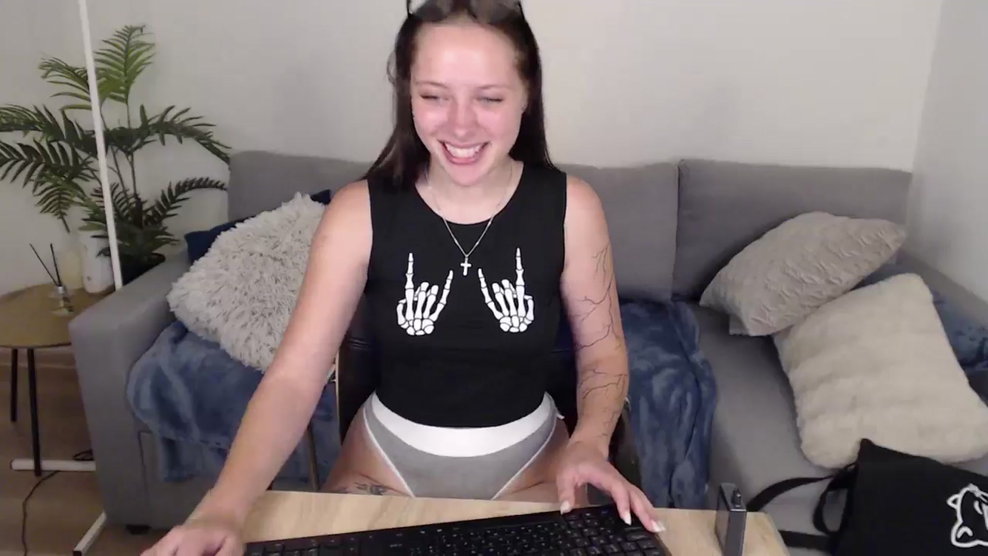 Gallery image thumbnail from SerenaSantos's myfreecams stream on, 06/26/2024, 13:49 image 20 of 20