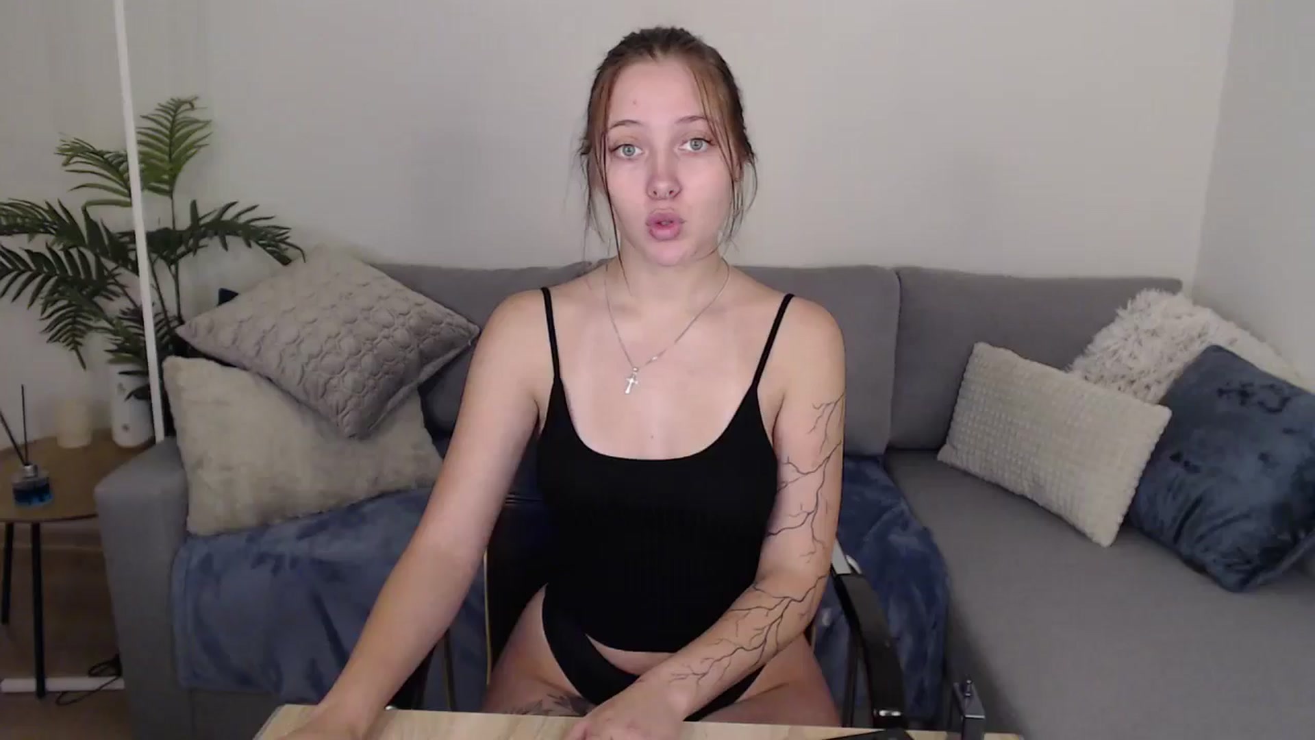 Gallery image thumbnail from SerenaSantos's myfreecams stream on, 07/10/2024, 10:08 image 12 of 20