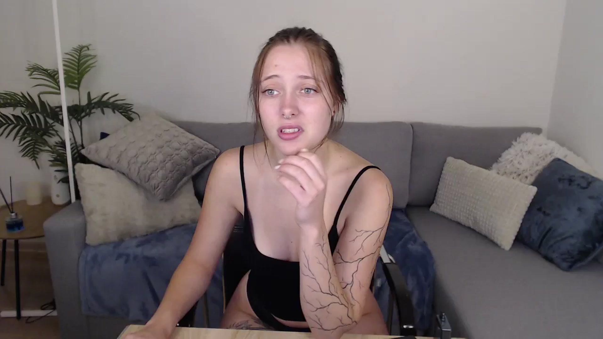 Gallery image thumbnail from SerenaSantos's myfreecams stream on, 07/10/2024, 10:08 image 13 of 20