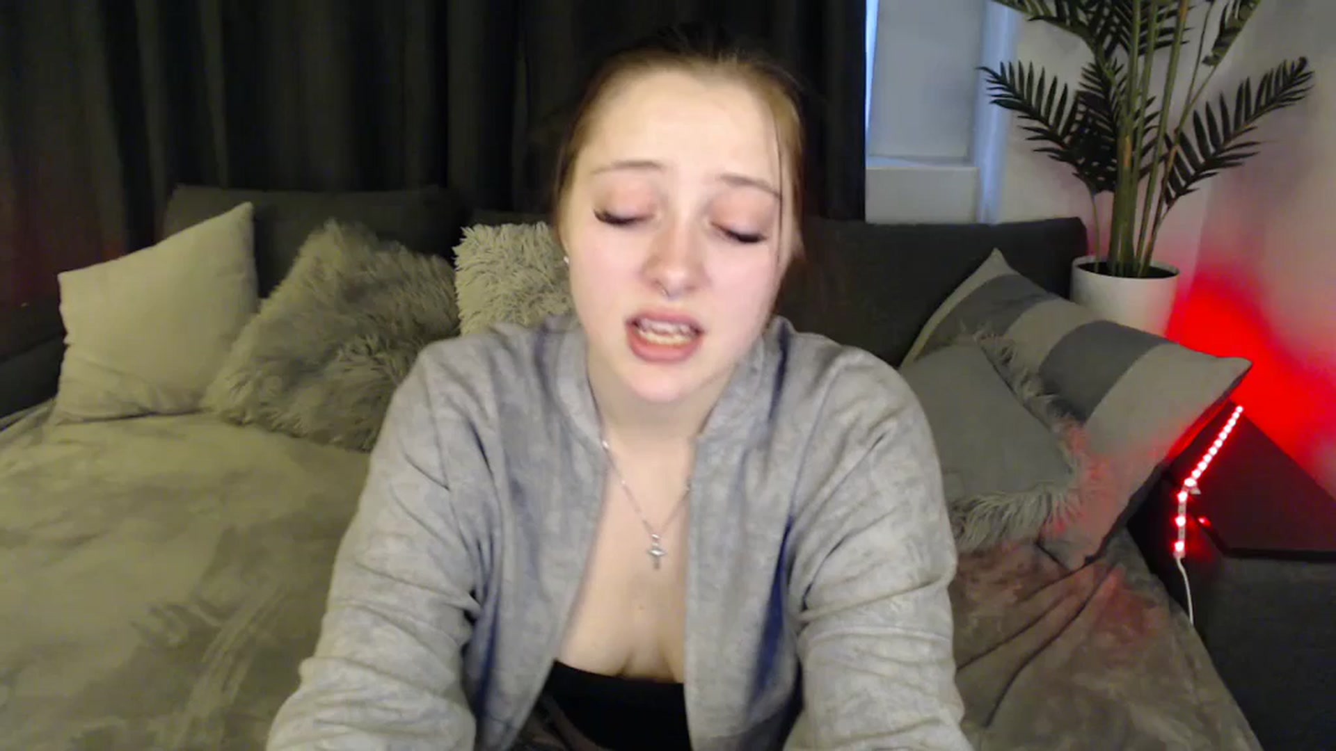 Gallery image thumbnail from SerenaSantos's myfreecams stream on, 02/05/2025, 12:04 image 11 of 20
