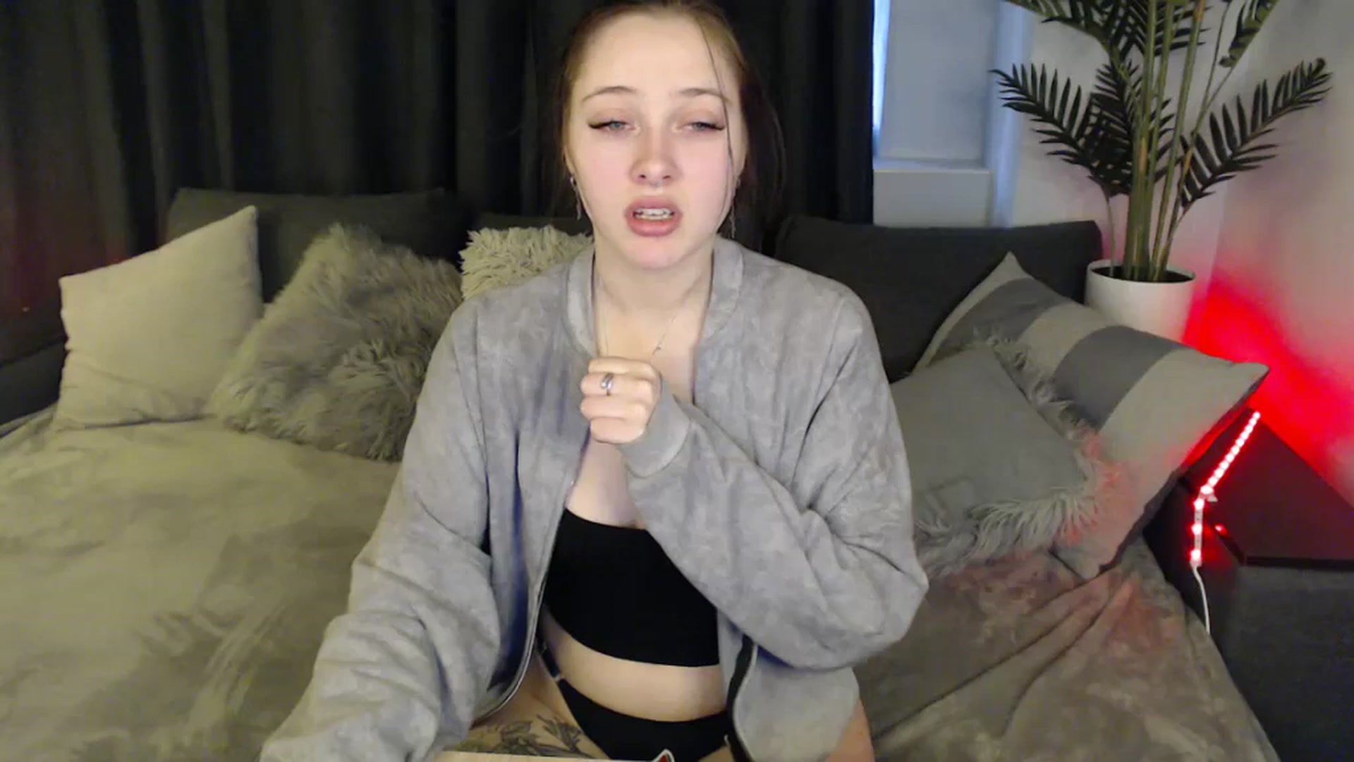 Gallery image thumbnail from SerenaSantos's myfreecams stream on, 02/05/2025, 12:04 image 14 of 20