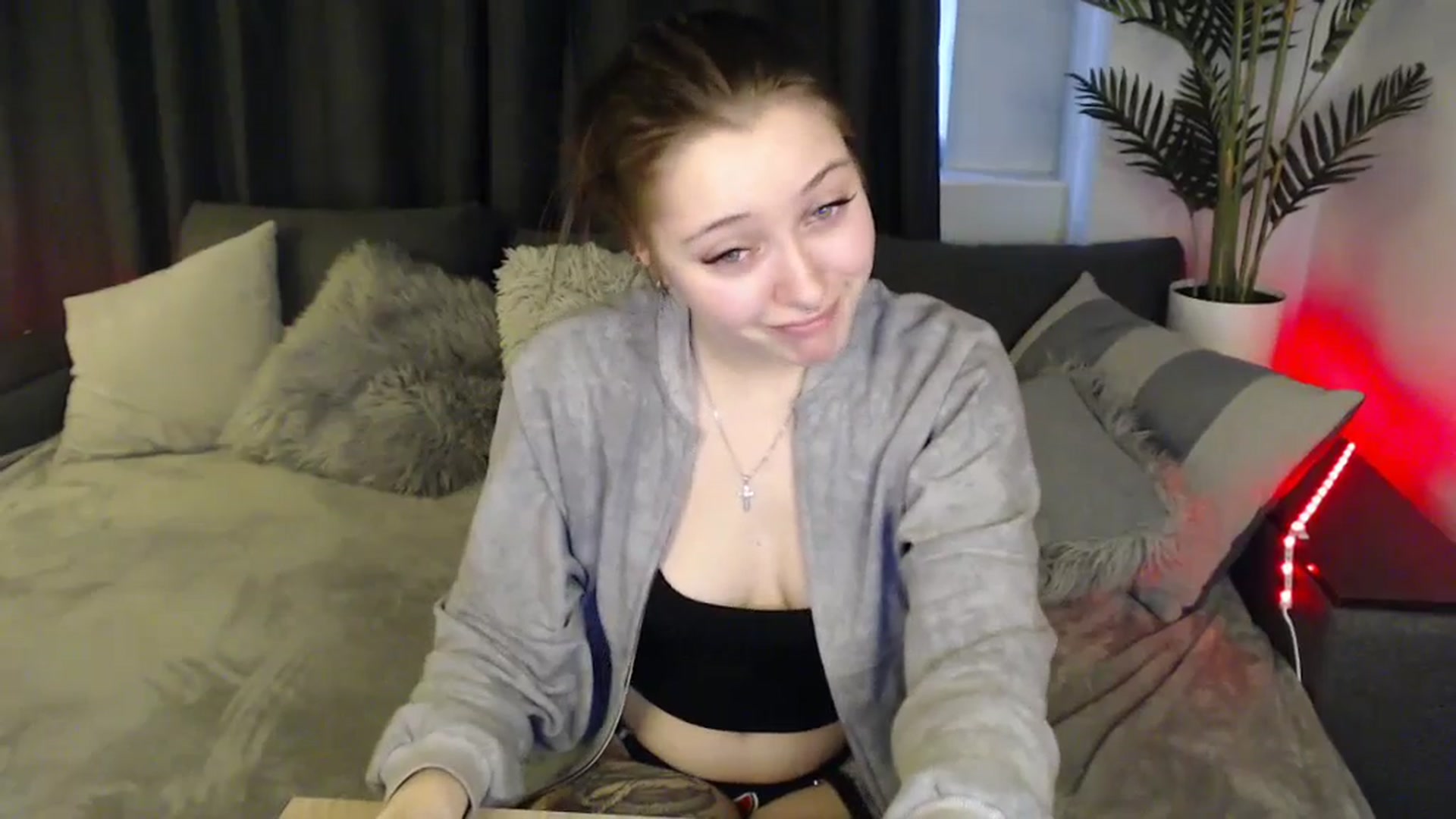 Gallery image thumbnail from SerenaSantos's myfreecams stream on, 02/05/2025, 12:04 image 17 of 20