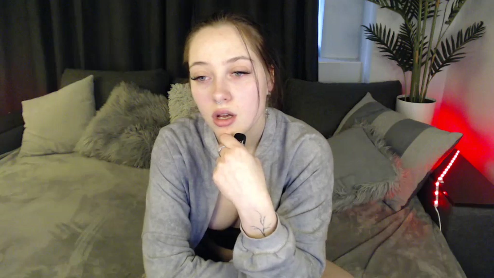 Gallery image thumbnail from SerenaSantos's myfreecams stream on, 02/05/2025, 12:04 image 9 of 20