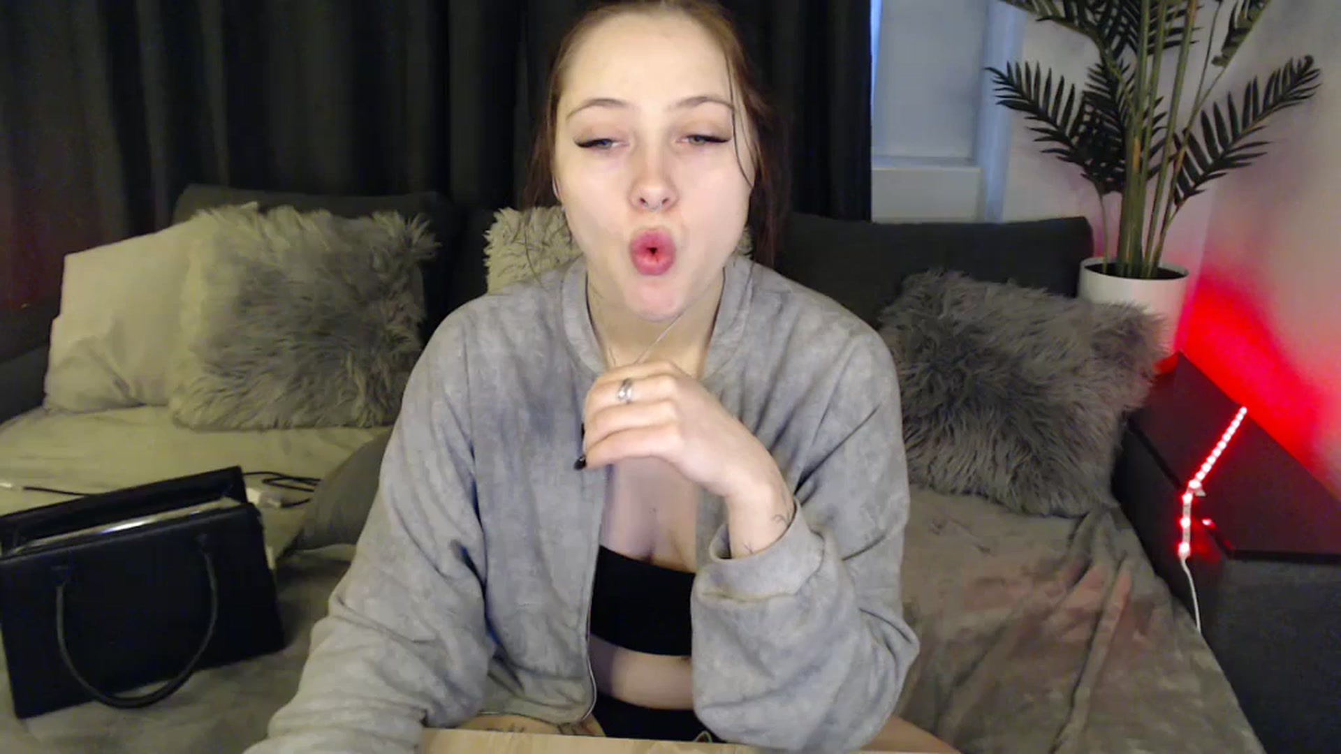 Gallery image thumbnail from SerenaSantos's myfreecams stream on, 02/05/2025, 14:00 image 4 of 20