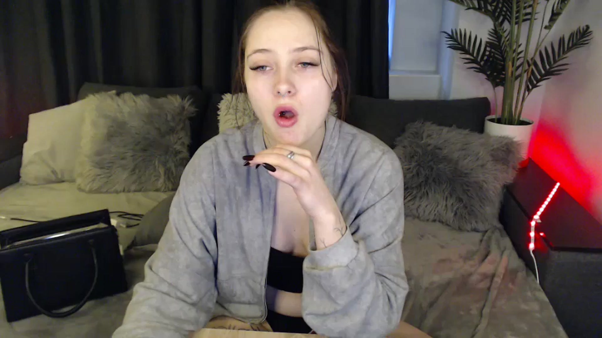 Gallery image thumbnail from SerenaSantos's myfreecams stream on, 02/05/2025, 14:00 image 6 of 20