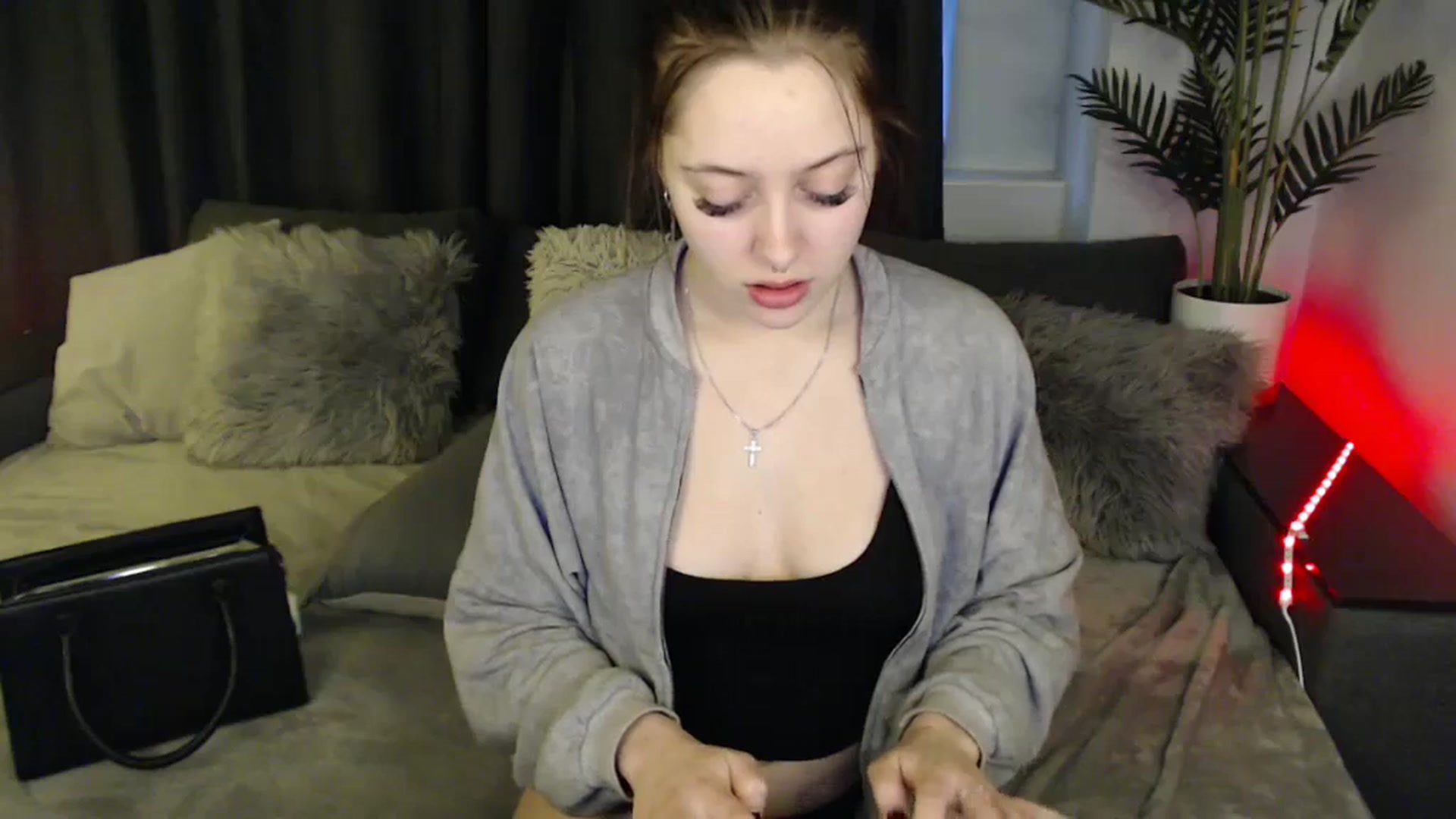 Gallery image thumbnail from SerenaSantos's myfreecams stream on, 02/05/2025, 14:00 image 14 of 20