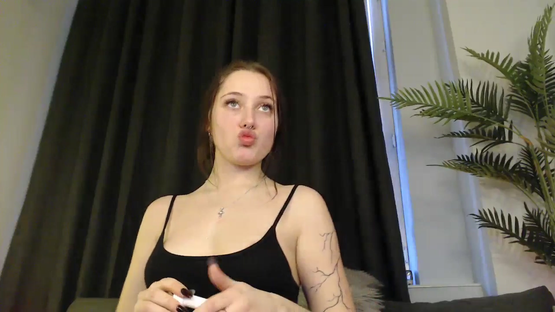 Gallery image thumbnail from SerenaSantos's myfreecams stream on, 02/09/2025, 14:50 image 3 of 20