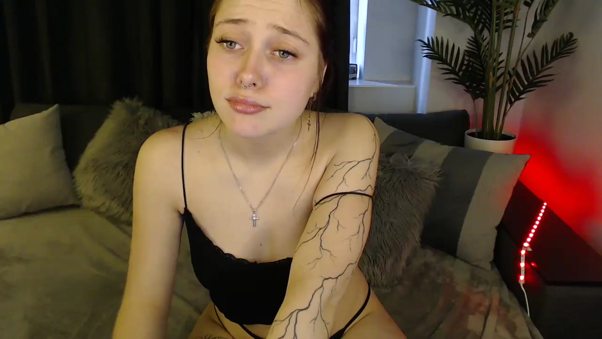 Gallery image thumbnail from SerenaSantos's myfreecams stream on, 02/14/2025, 11:28 image 9 of 20