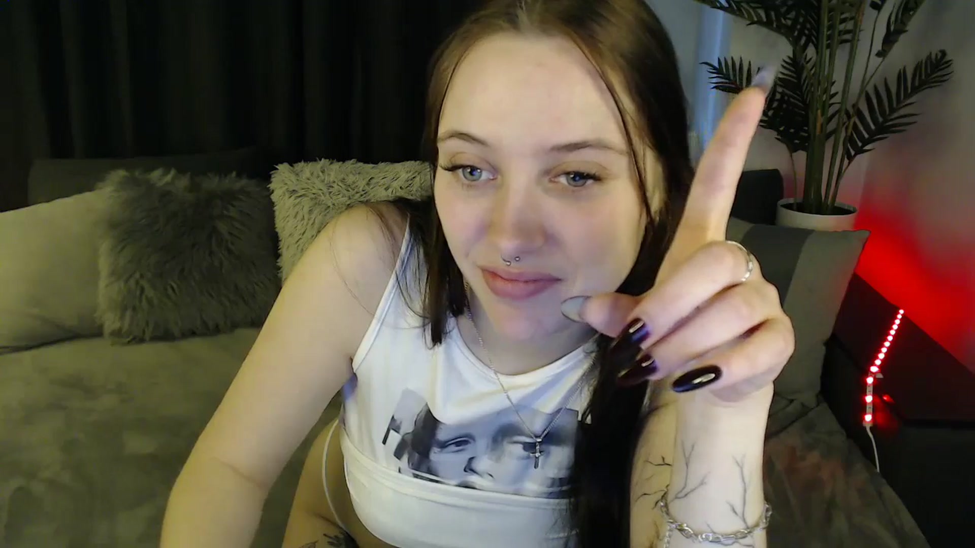 Gallery image thumbnail from SerenaSantos's myfreecams stream on, 02/16/2025, 12:52 image 15 of 20