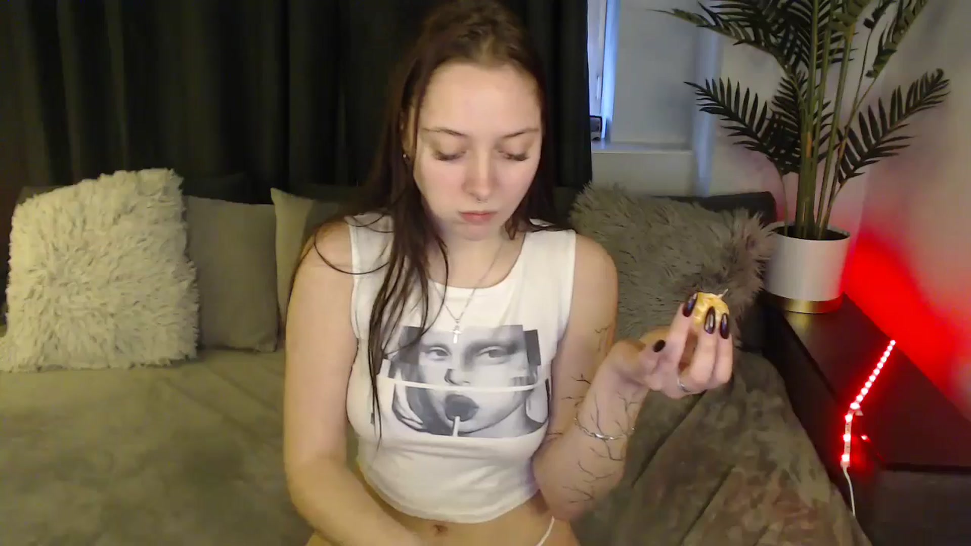 Gallery image thumbnail from SerenaSantos's myfreecams stream on, 02/19/2025, 14:19 image 17 of 20
