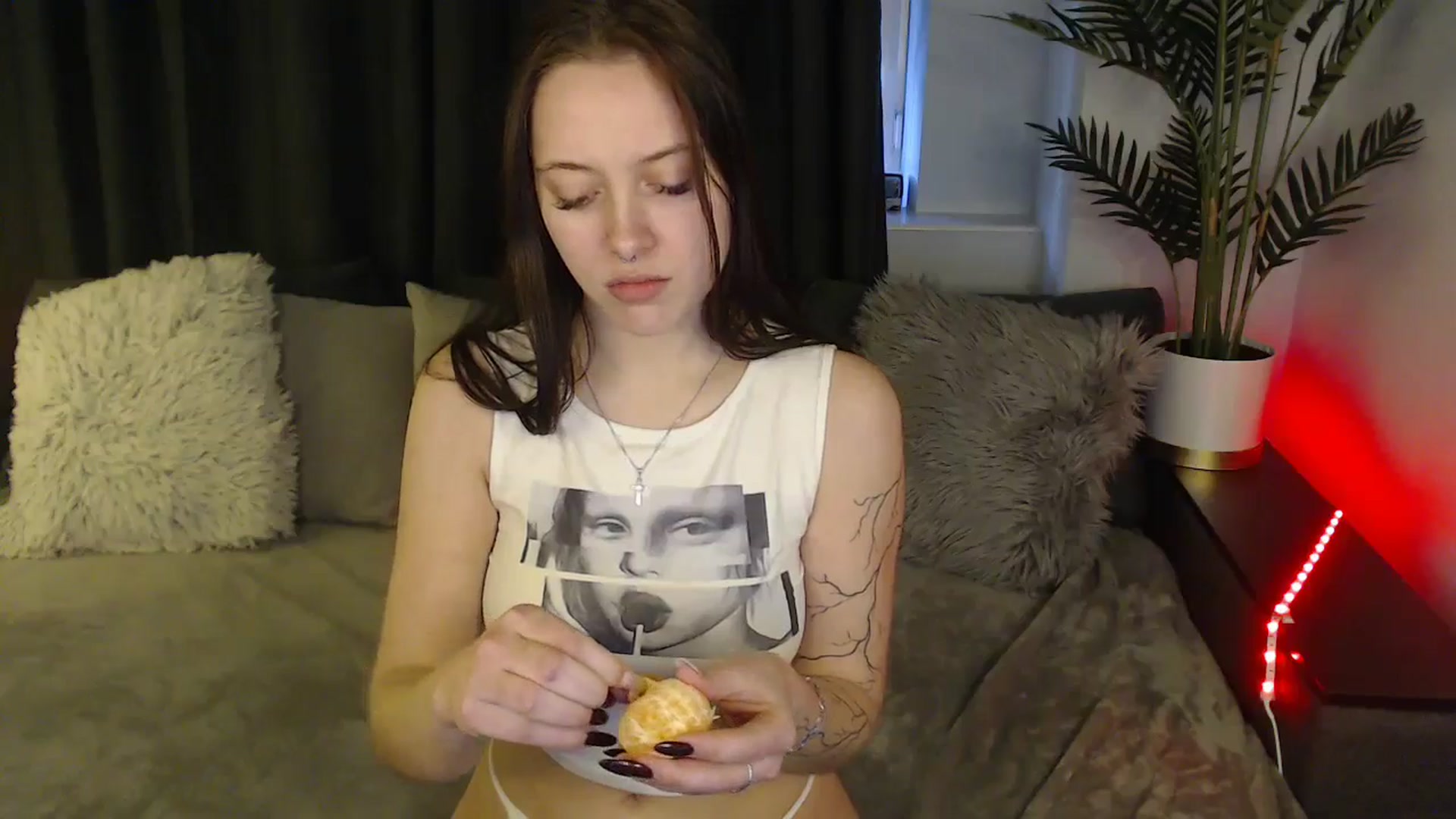 Gallery image thumbnail from SerenaSantos's myfreecams stream on, 02/19/2025, 14:19 image 16 of 20