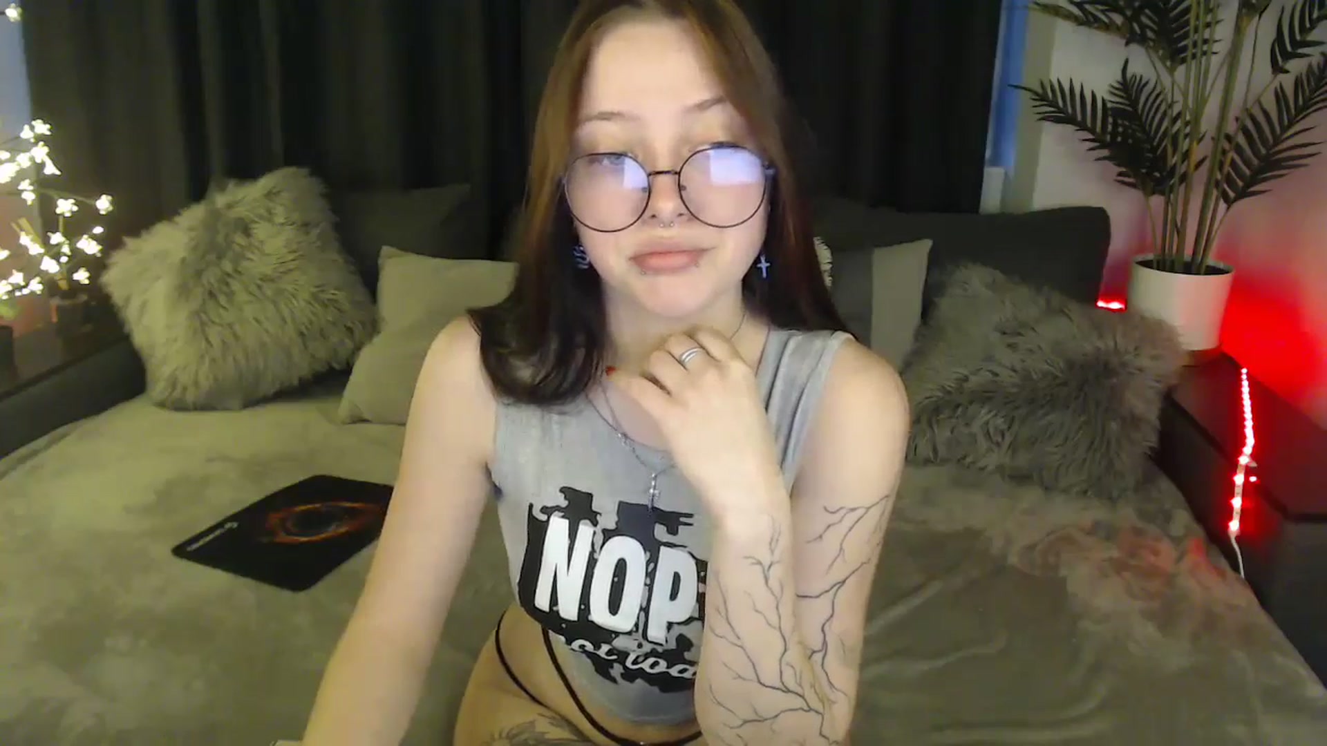 Gallery image thumbnail from SerenaSantos's myfreecams stream on, 03/09/2025, 10:02 image 12 of 20