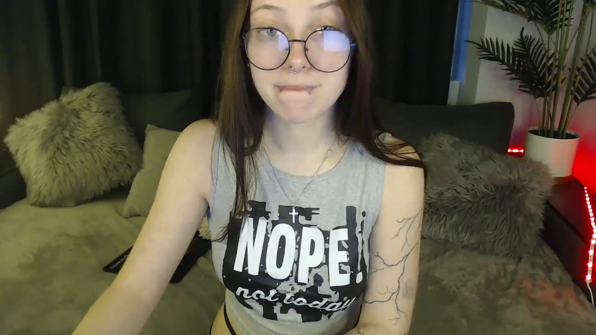 Gallery image thumbnail from SerenaSantos's myfreecams stream on, 03/09/2025, 11:58 image 6 of 20