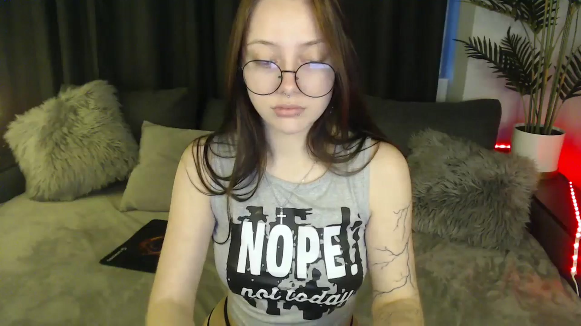 Gallery image thumbnail from SerenaSantos's myfreecams stream on, 03/09/2025, 11:58 image 14 of 20