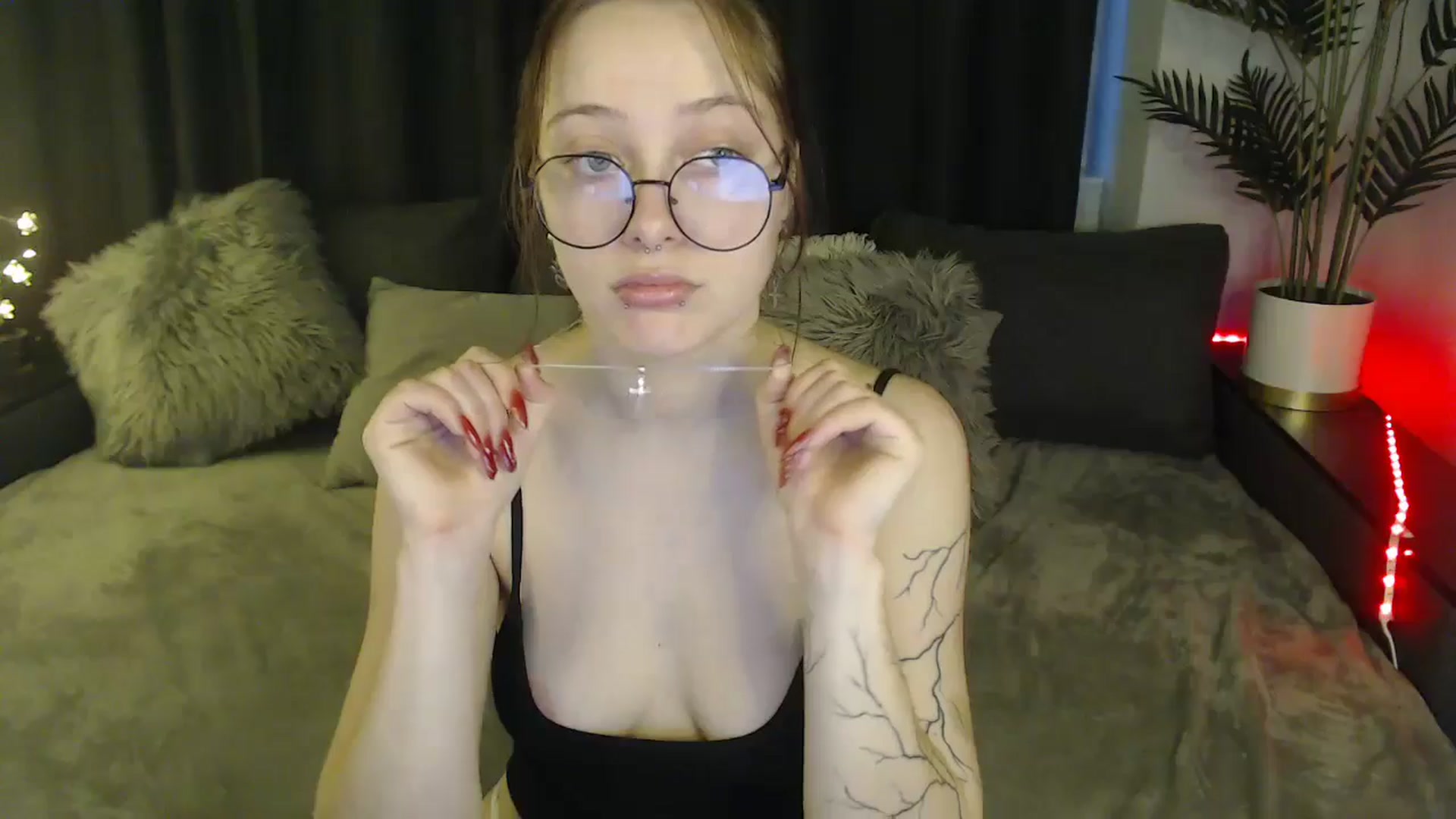 Gallery image thumbnail from SerenaSantos's myfreecams stream on, 03/10/2025, 10:09 image 20 of 20
