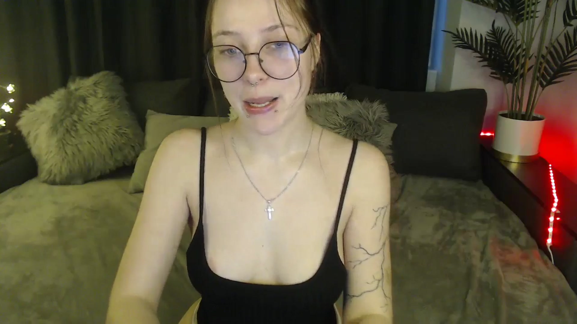 Gallery image thumbnail from SerenaSantos's myfreecams stream on, 03/10/2025, 10:09 image 9 of 20