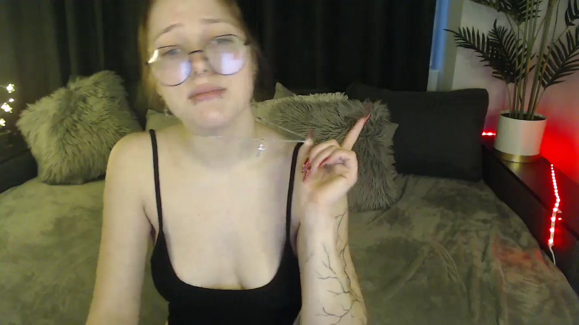 Gallery image thumbnail from SerenaSantos's myfreecams stream on, 03/10/2025, 12:33 image 17 of 20