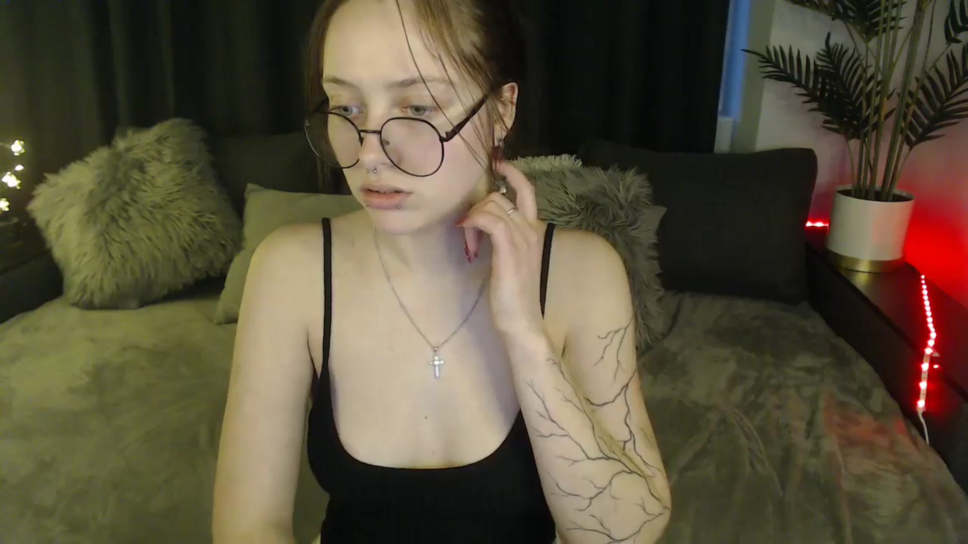 Gallery image thumbnail from SerenaSantos's myfreecams stream on, 03/10/2025, 12:33 image 14 of 20